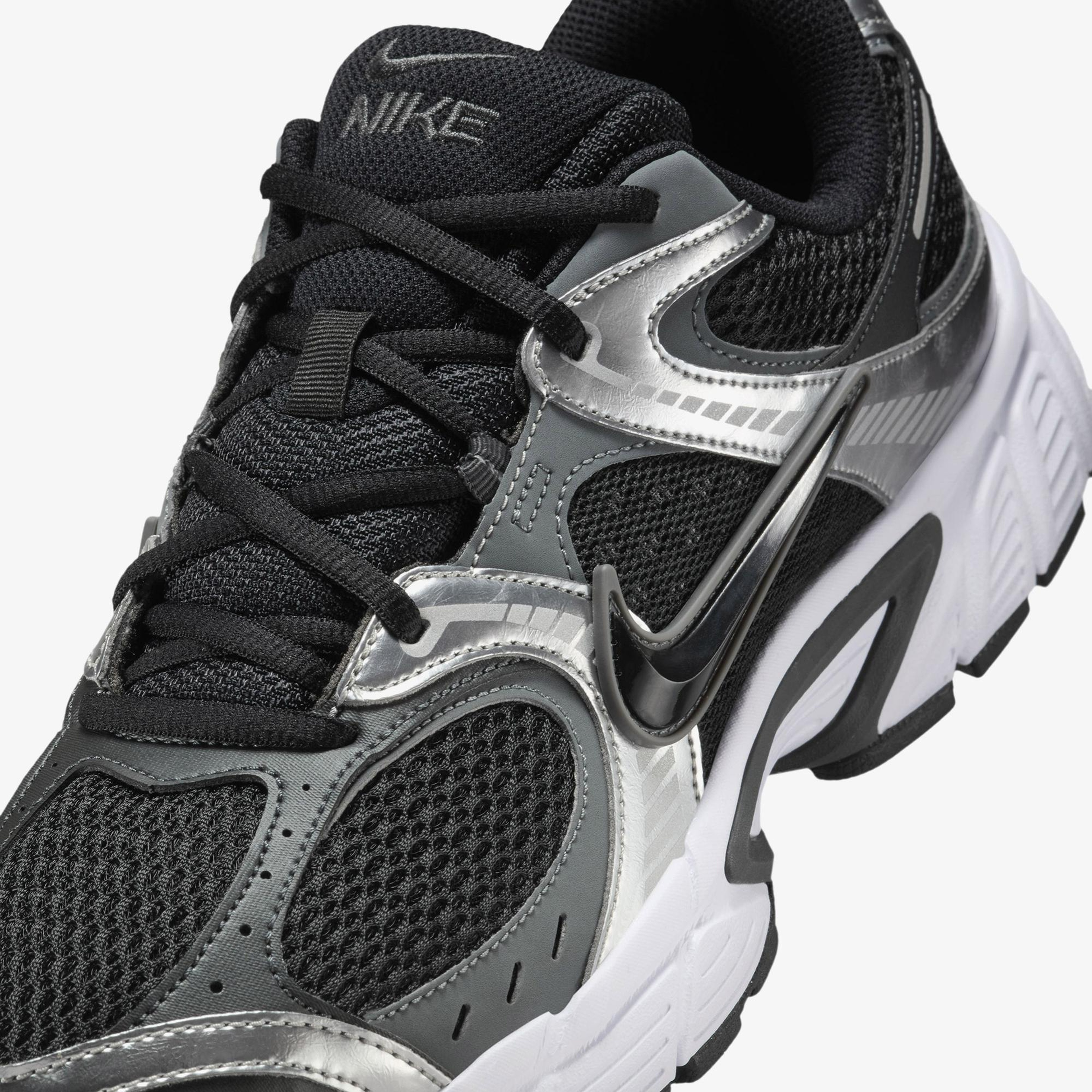 Nike V5 RNR Erkek Siyah Spor Ayakkabı