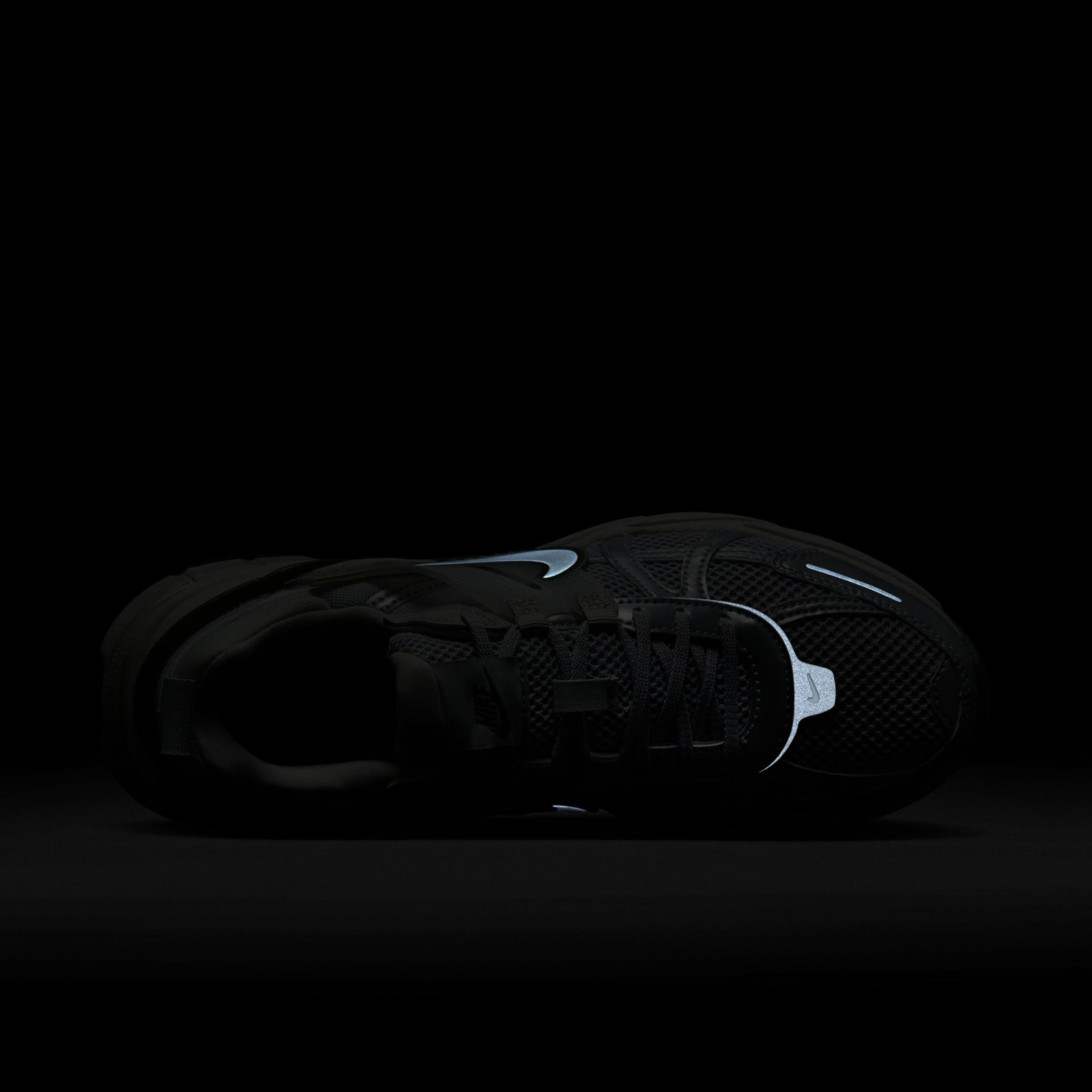 Nike V2K Run Kadın Beyaz Spor Ayakkabı