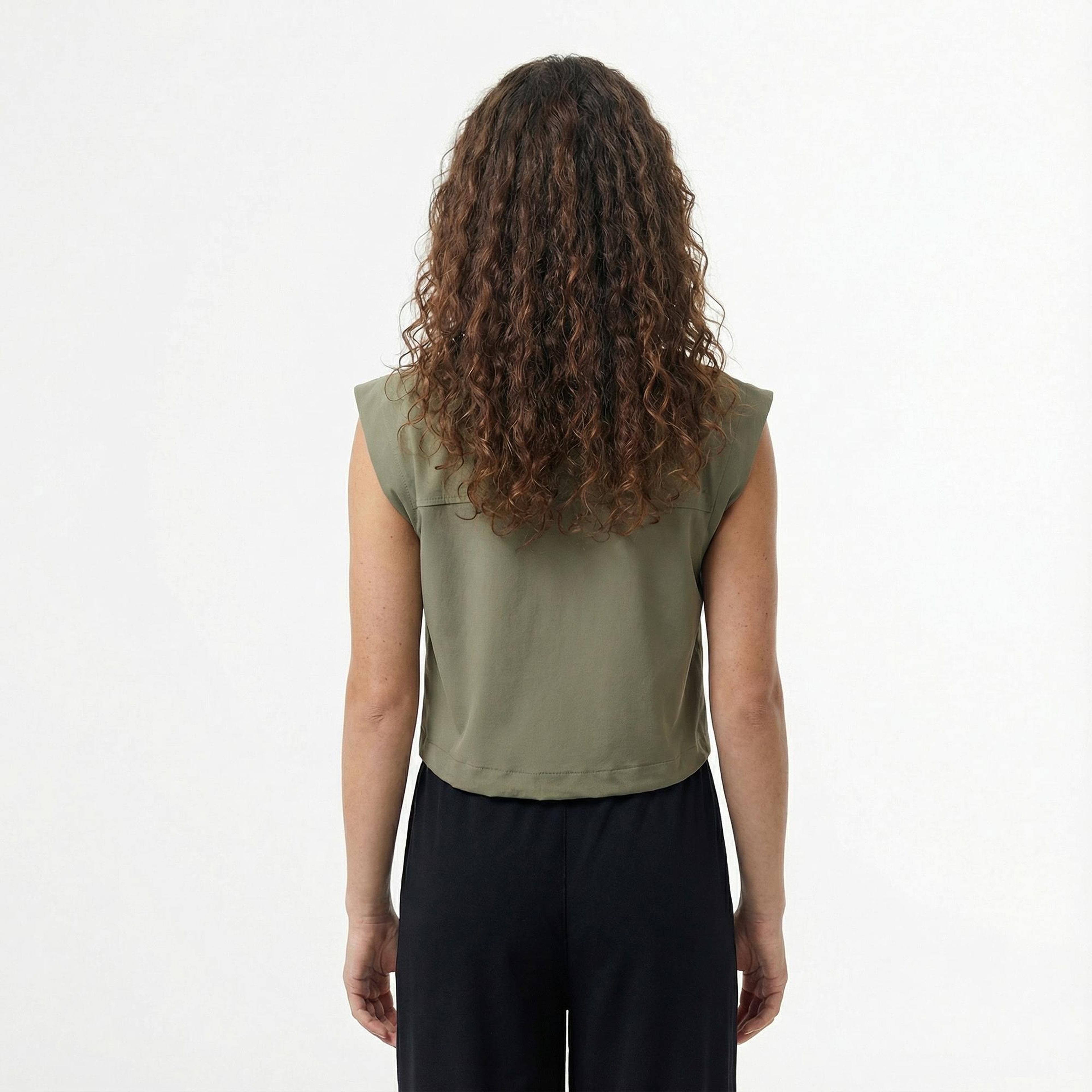 Lacoste Kadın Regular Fit Kolsuz Fermuarlı Haki Gömlek