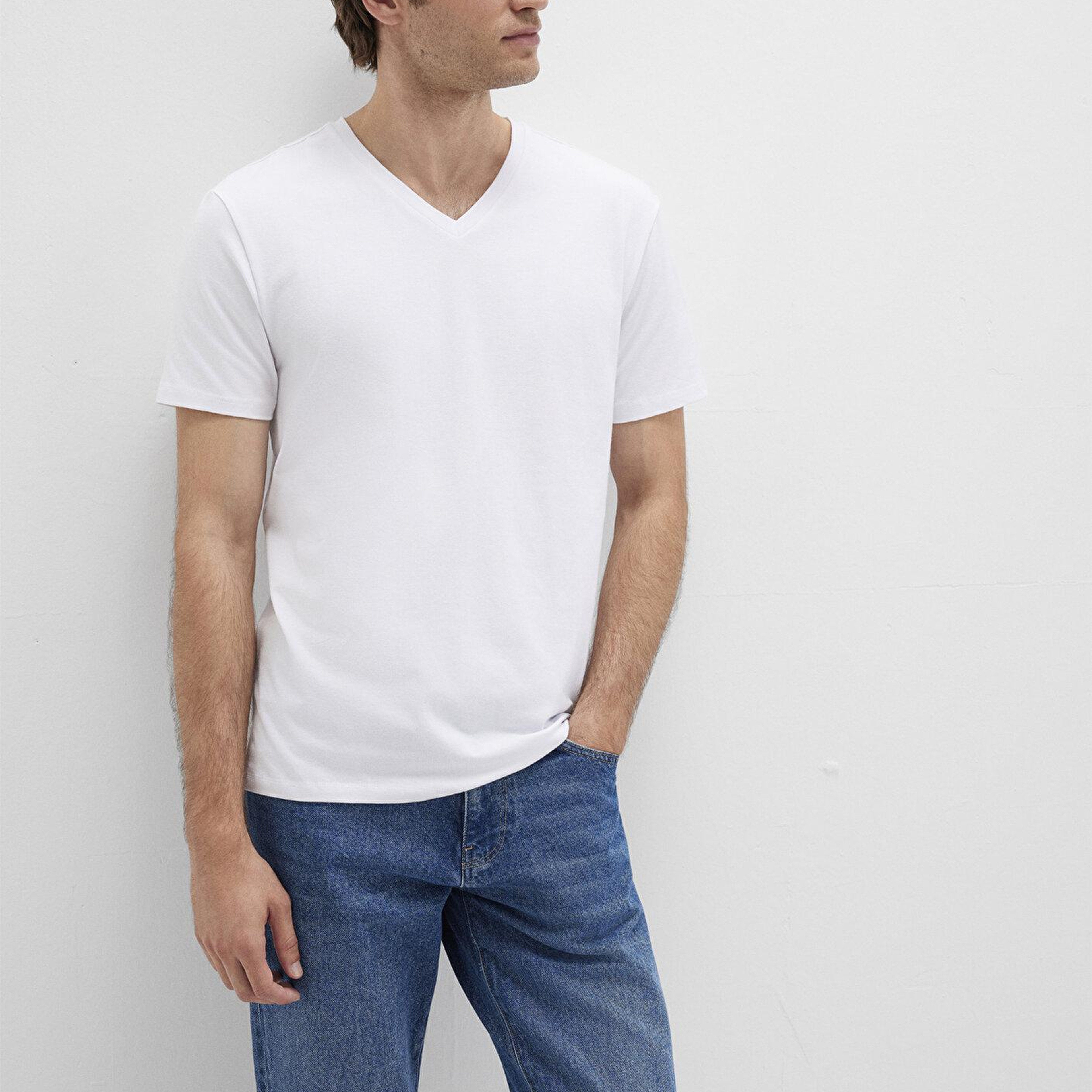 Mavi Stretch V Yaka Beyaz Basic Tişört Fitted / Vücuda Oturan Kesim 061748-620