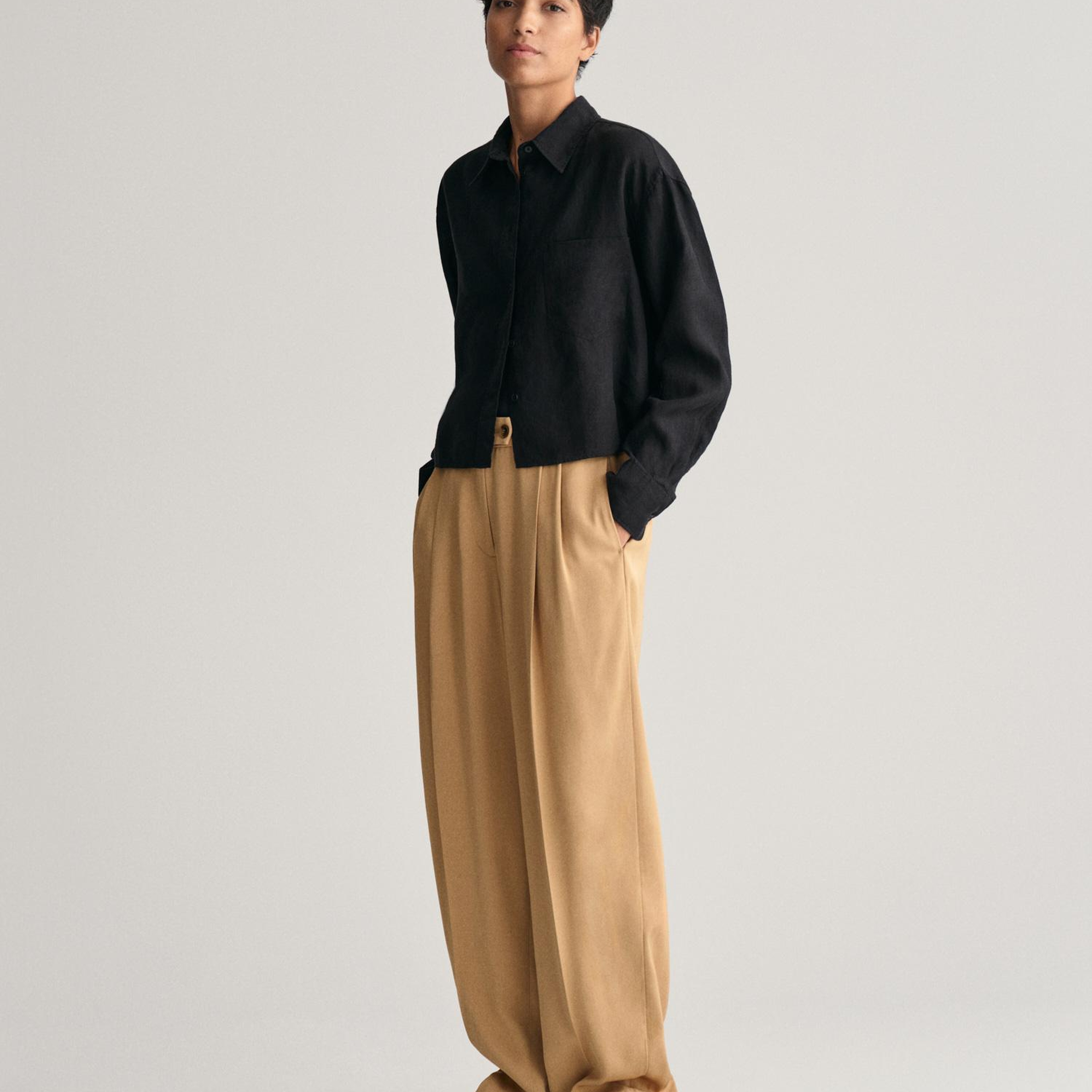 GANT Kadın Siyah Relaxed Fit Klasik Yaka Keten Gömlek