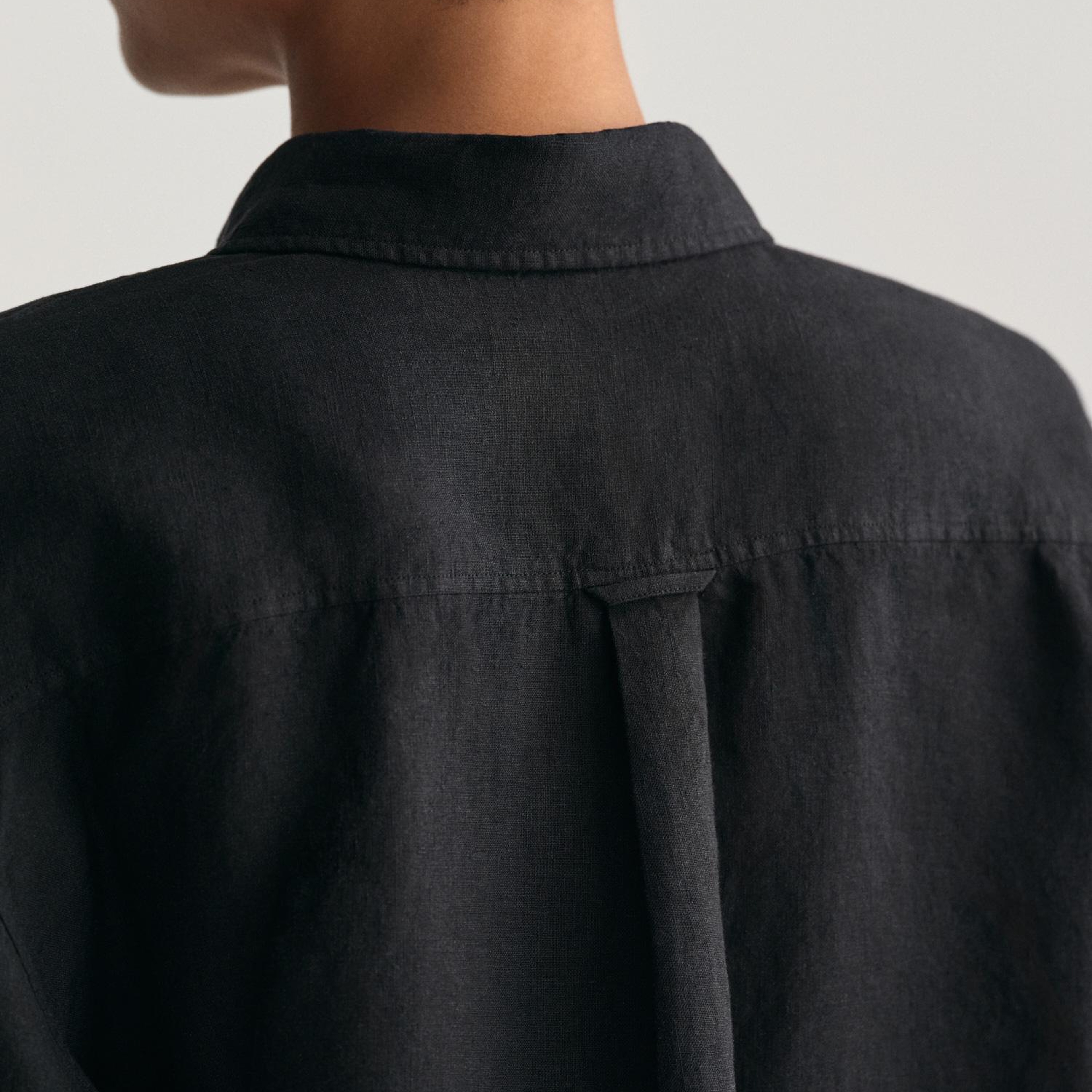 GANT Kadın Siyah Relaxed Fit Klasik Yaka Keten Gömlek