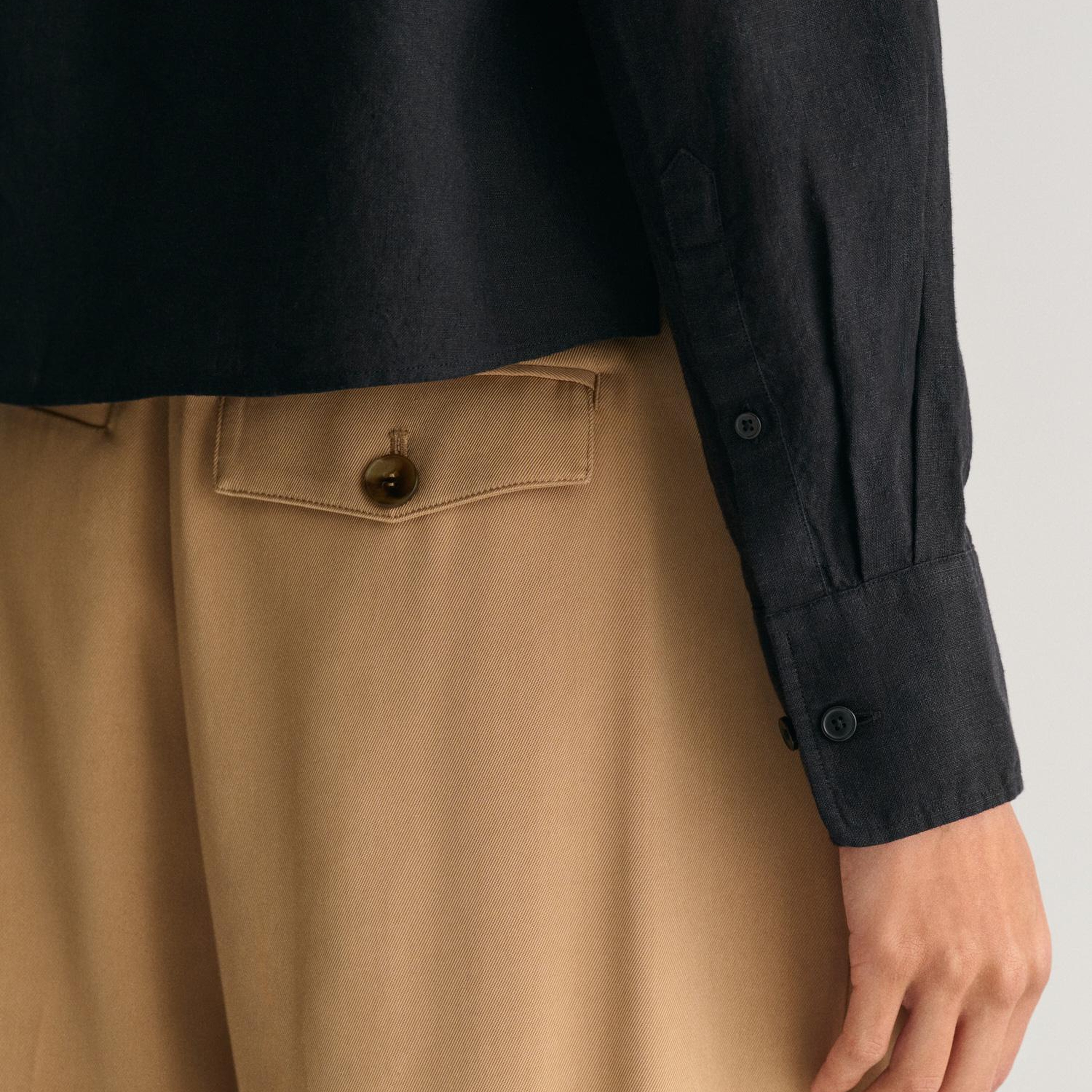 GANT Kadın Siyah Relaxed Fit Klasik Yaka Keten Gömlek