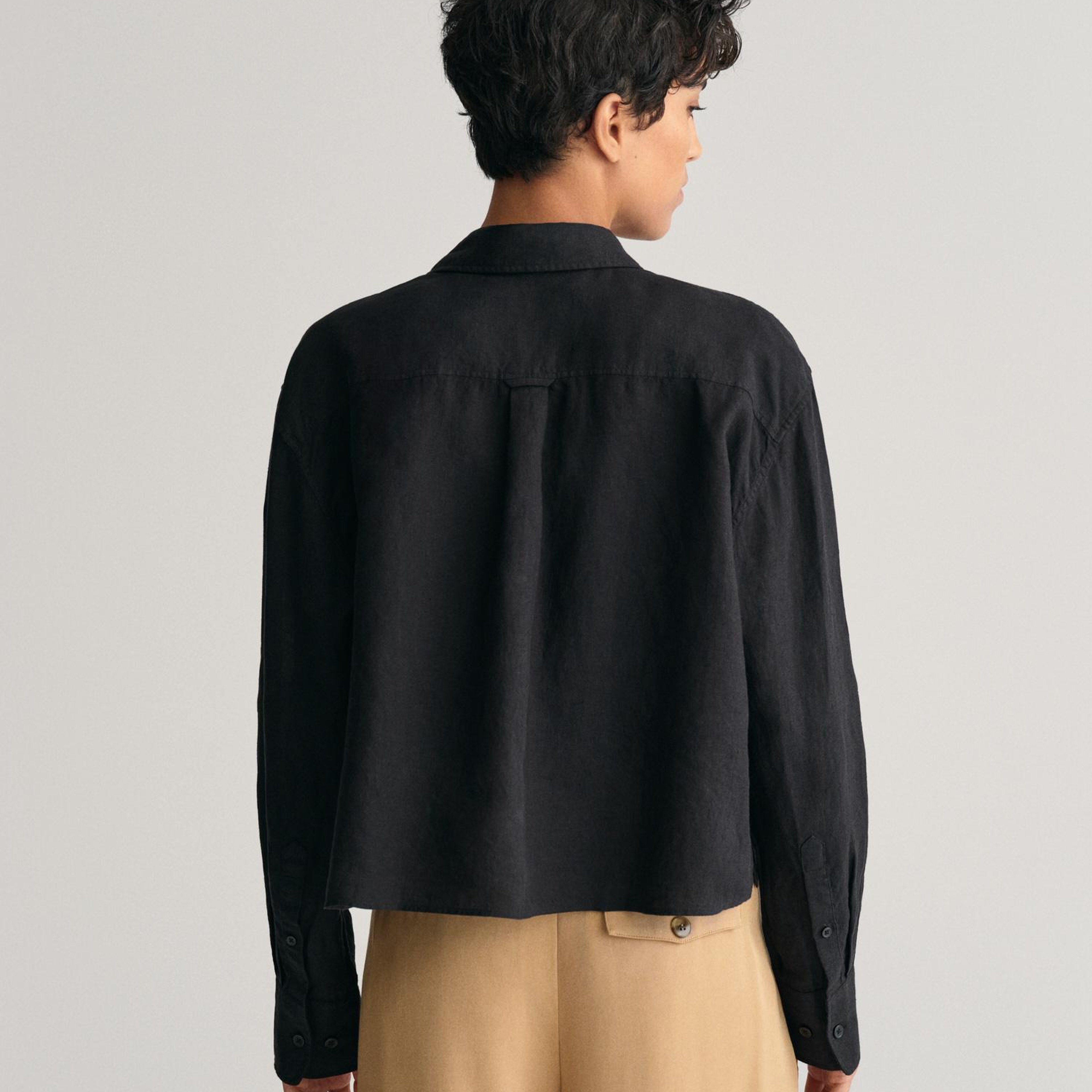 GANT Kadın Siyah Relaxed Fit Klasik Yaka Keten Gömlek