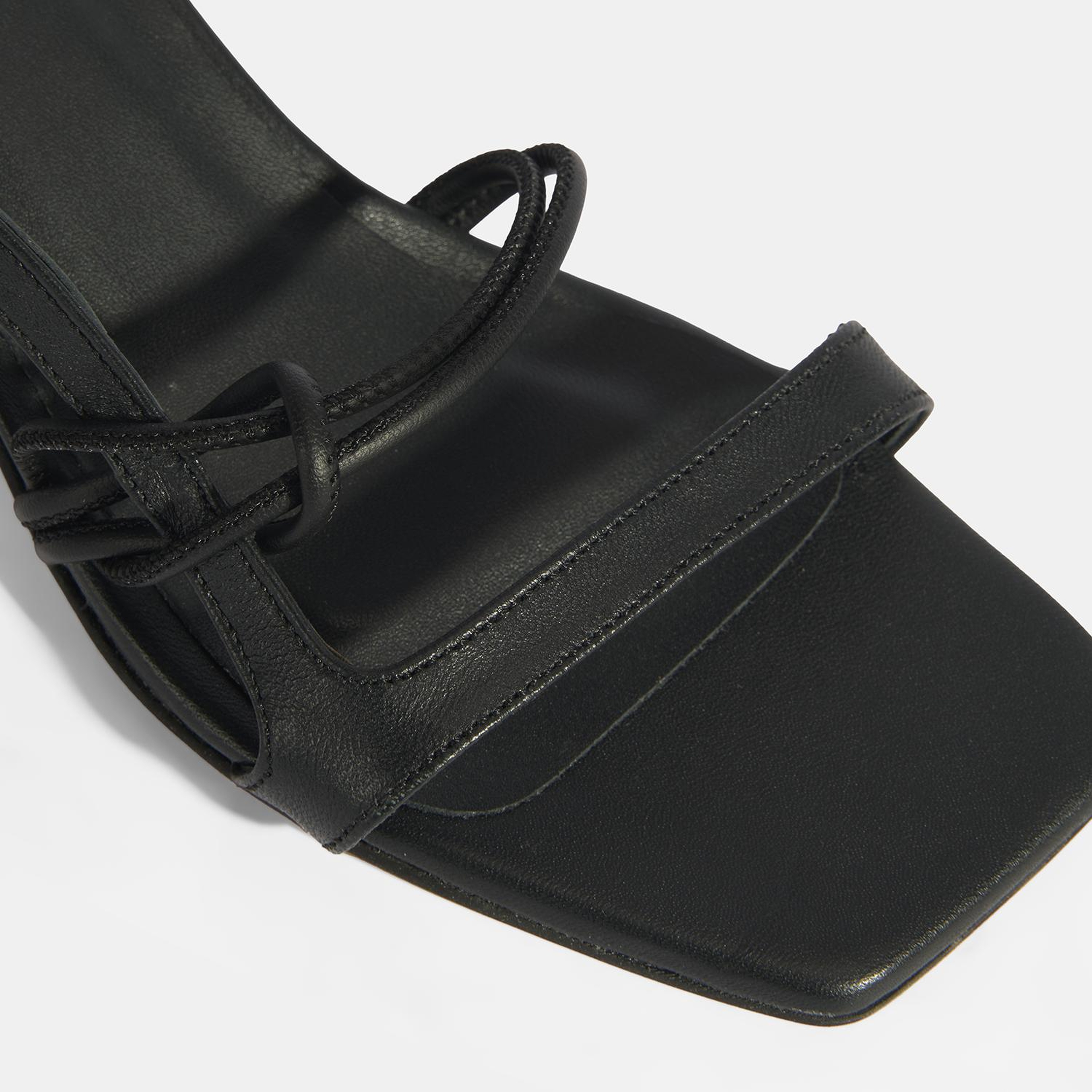 Kadın Siyah Topuklu Deri Sandalet