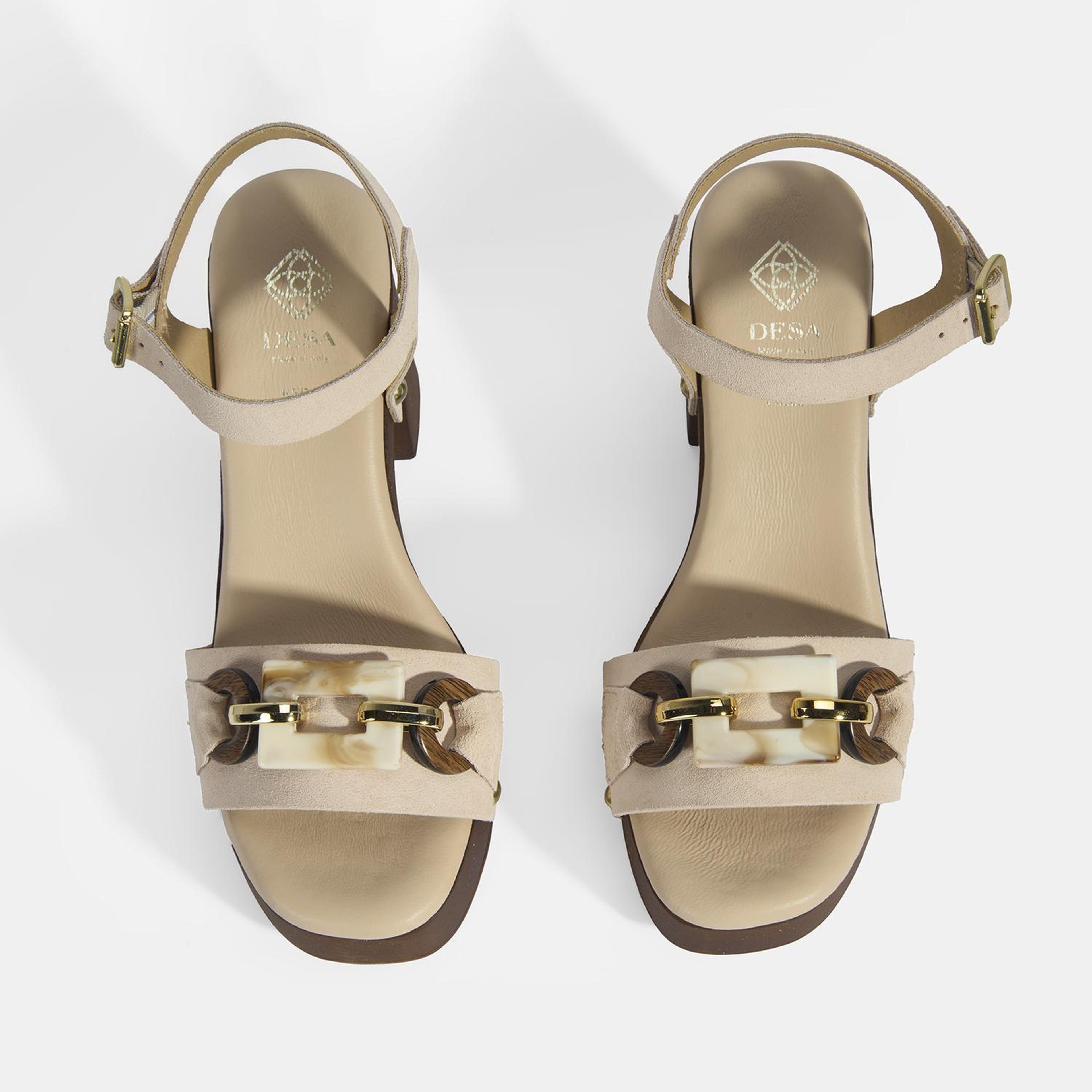 Kadın Bej Aksesuar Detaylı Ayarlanabilir Tokalı Süet Topuklu Sandalet