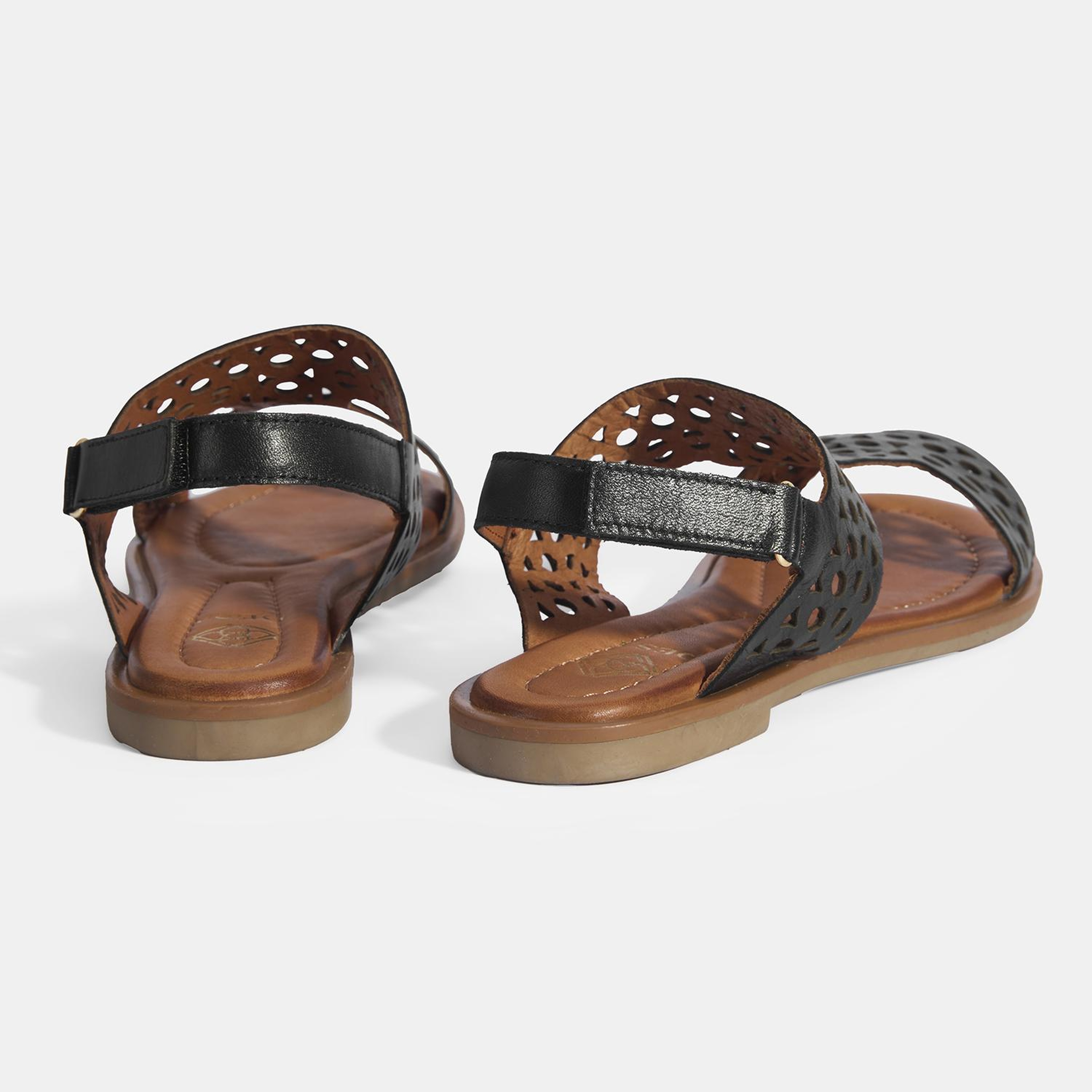 Kadın Siyah Cırt Detaylı Perforeli Deri Sandalet