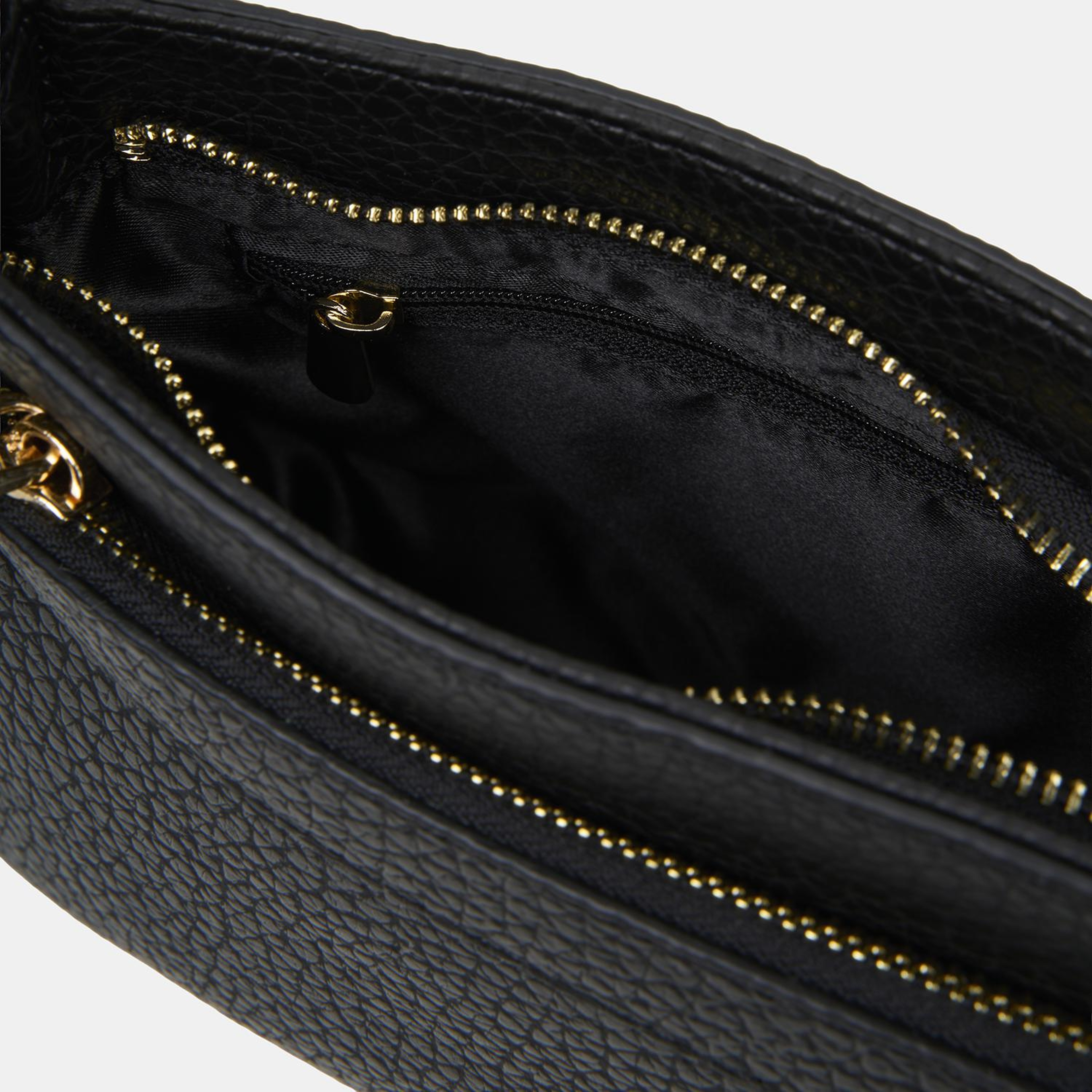 Kadın Siyah Dokulu Fermuar Detaylı Postacı Çantası