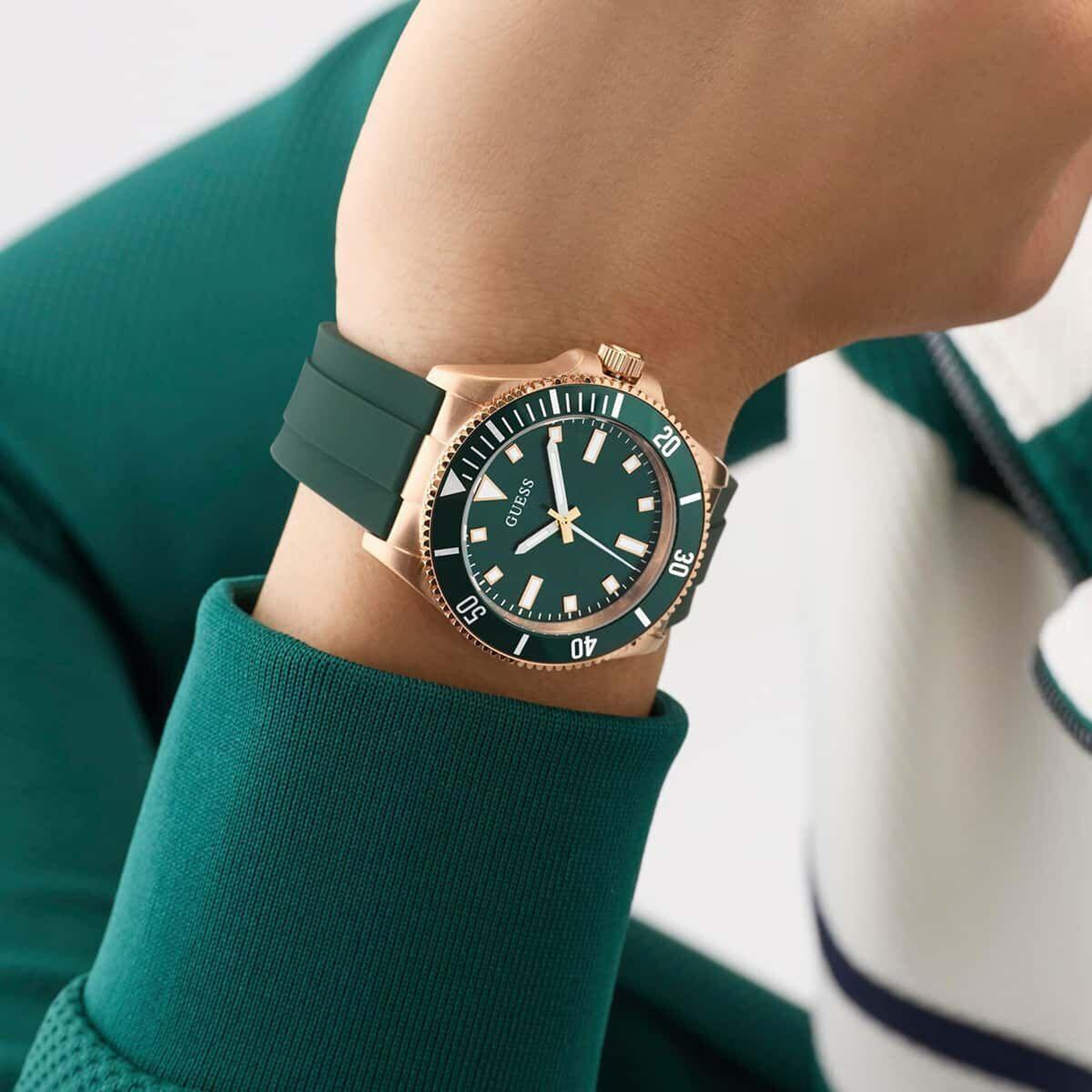 Guess GUGW0969G5 Erkek Kol Saati