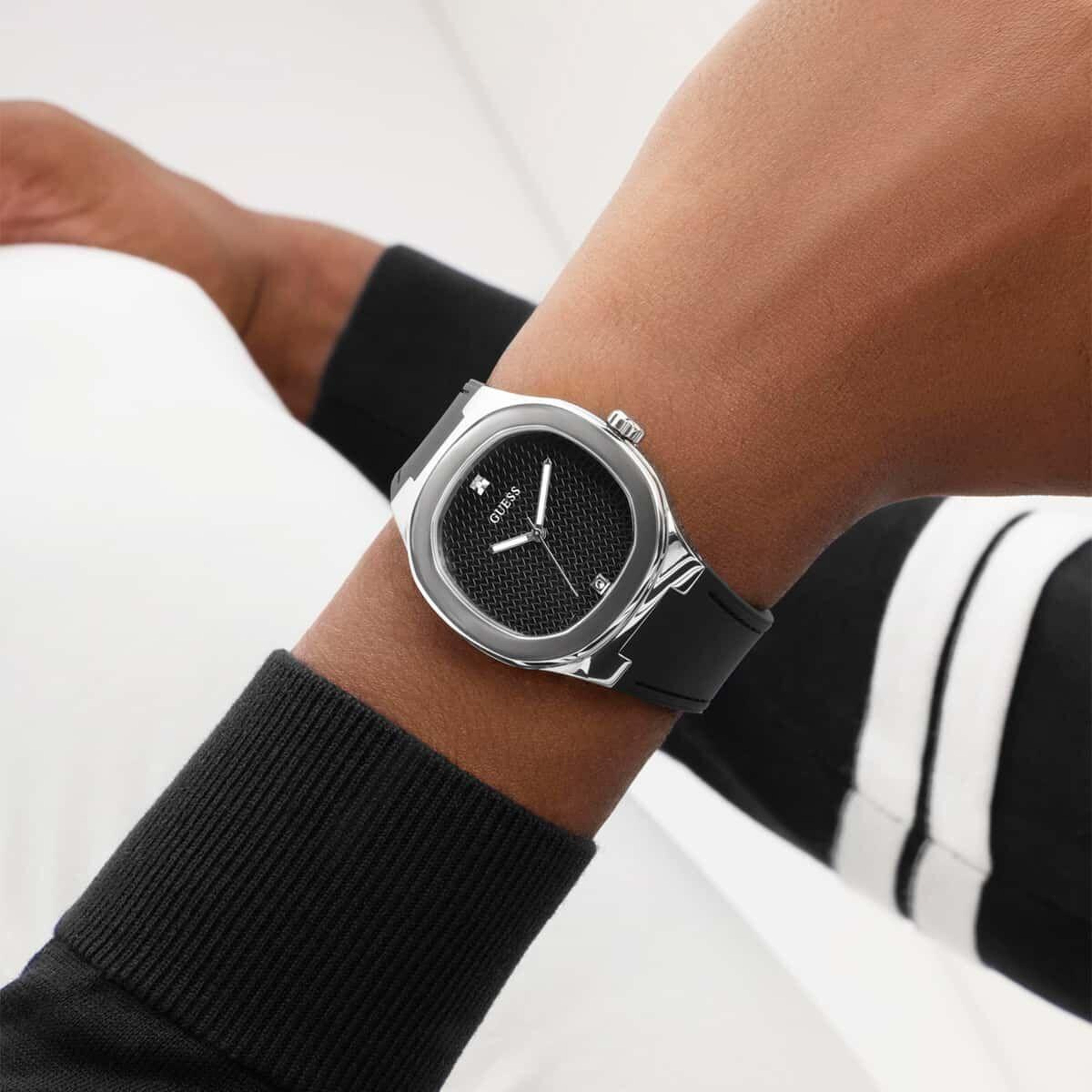 Guess GUGW1005G1 Pırlantalı Erkek Kol Saati