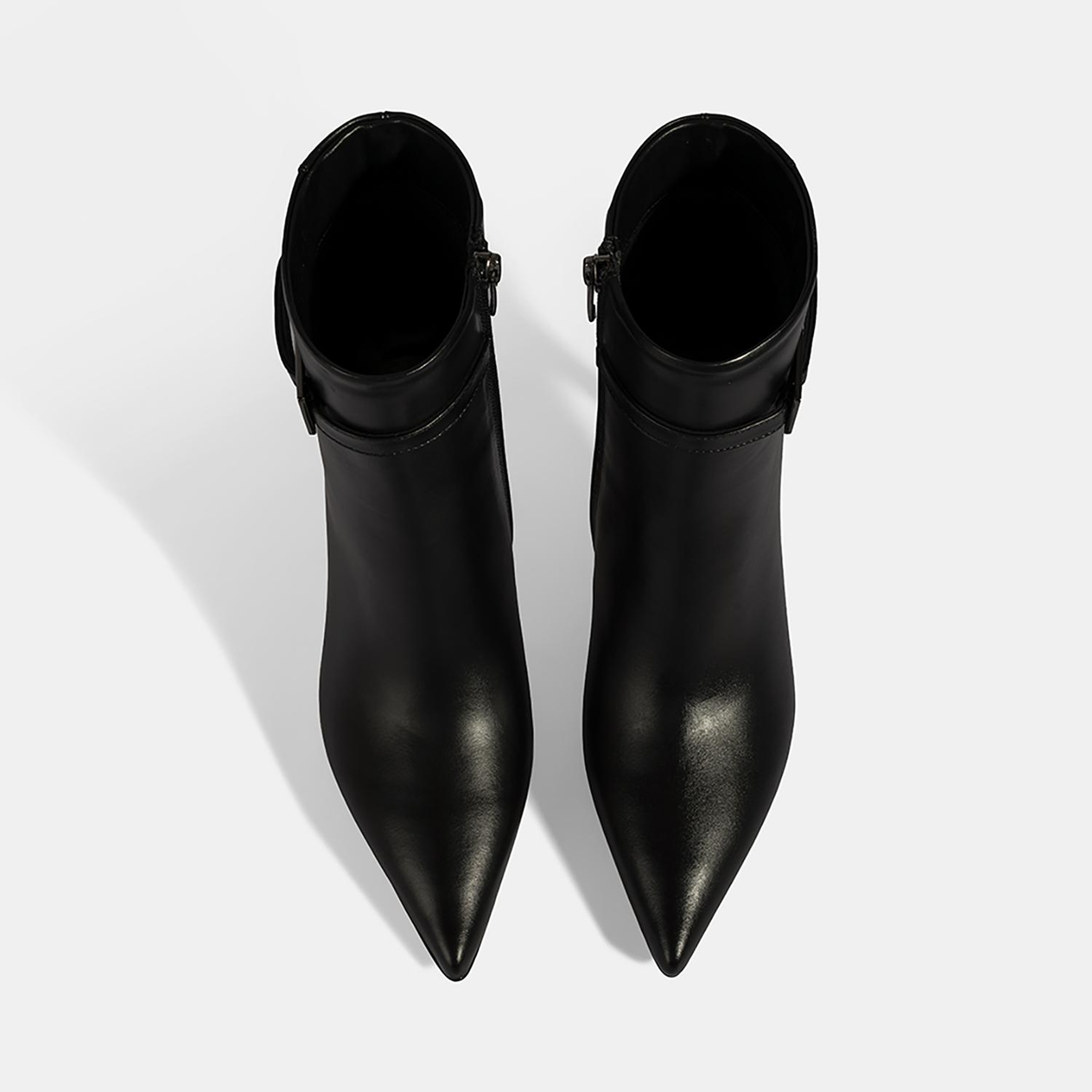 Kadın Siyah Metal Tokalı İnce Topuklu Deri Bot