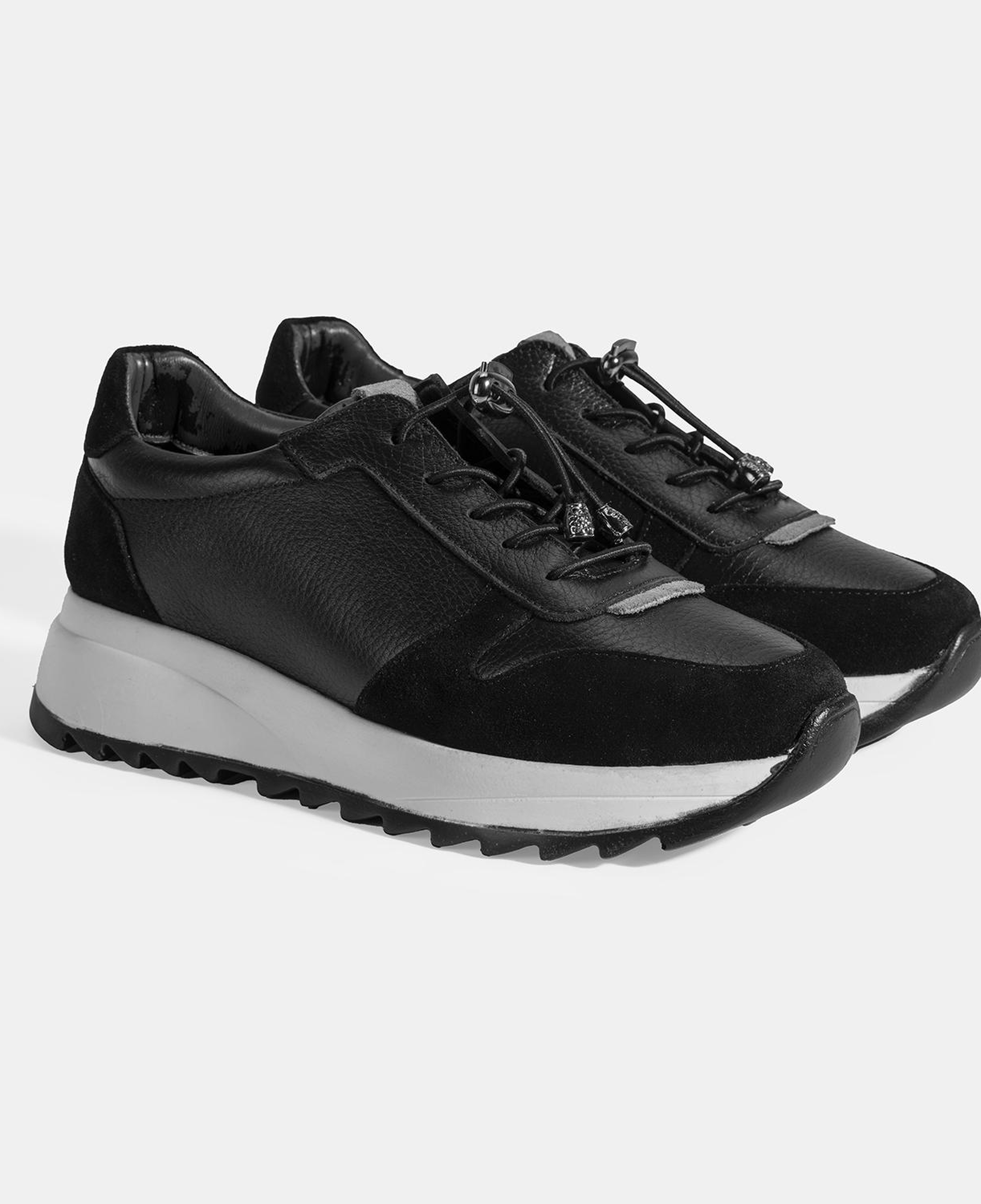 Kadın Siyah Bağcıklı Deri Spor Ayakkabı