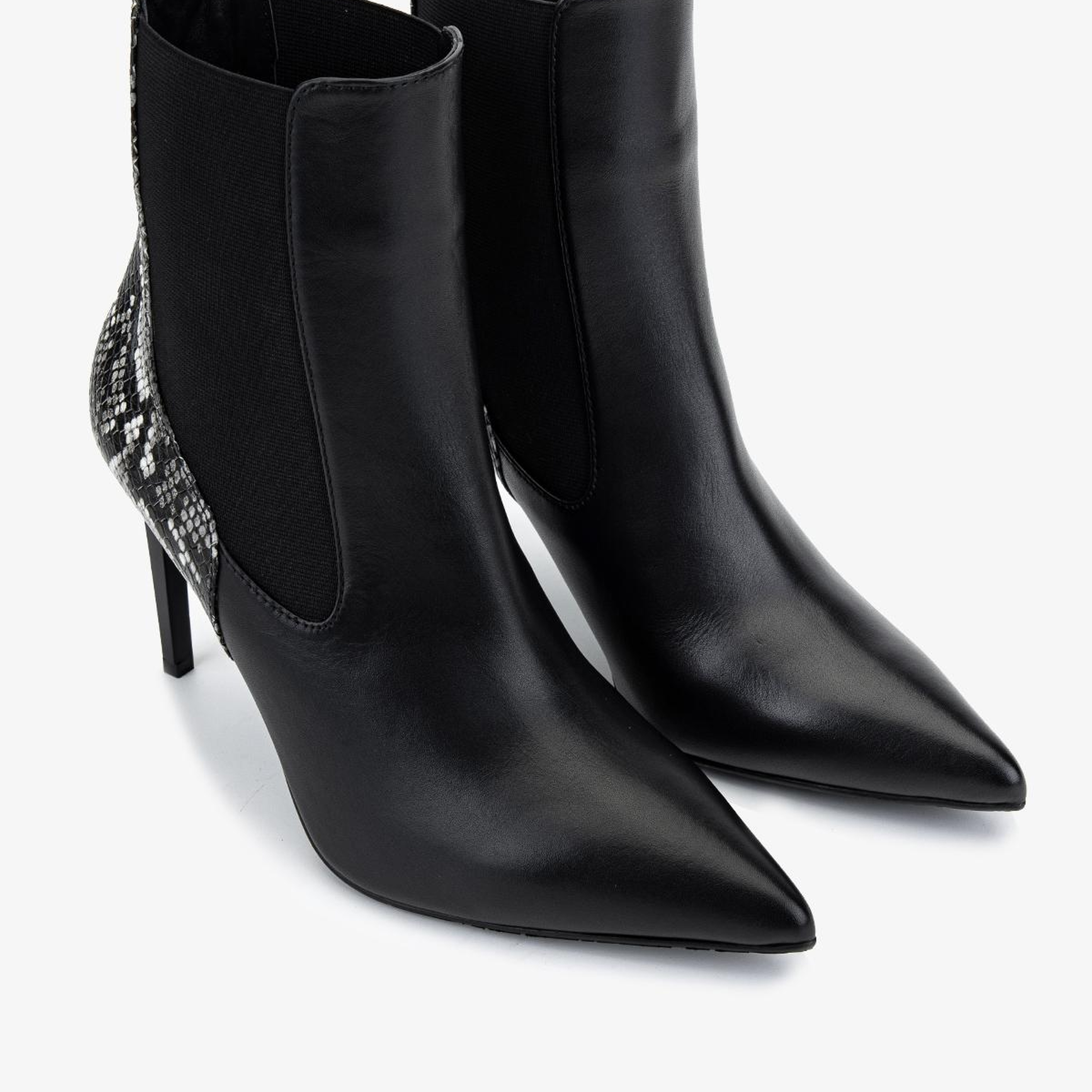 Valmenti Kadın Hakiki Deri Siyah Topuklu Bot