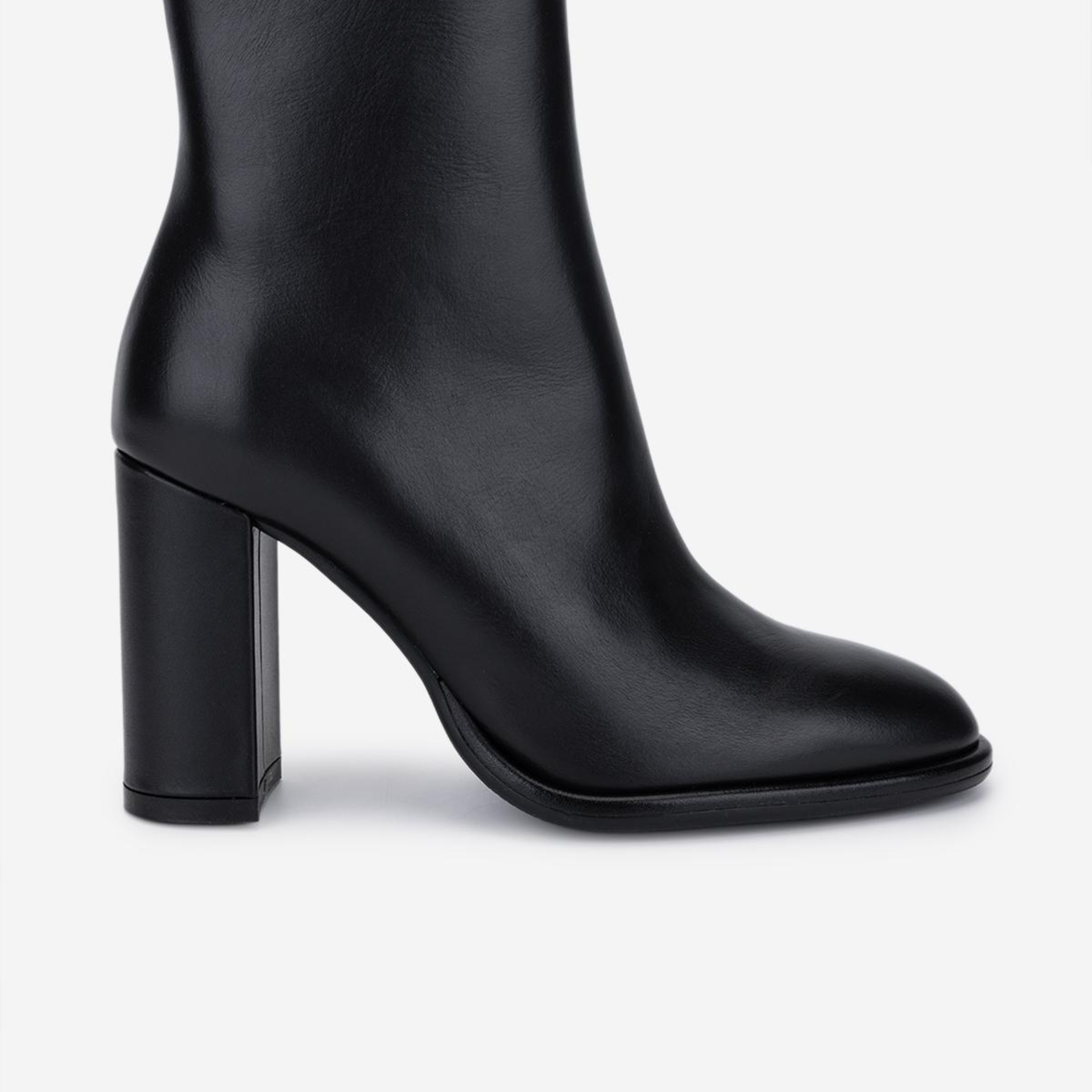 Valmenti Kadın Hakiki Deri Siyah Topuklu Bot