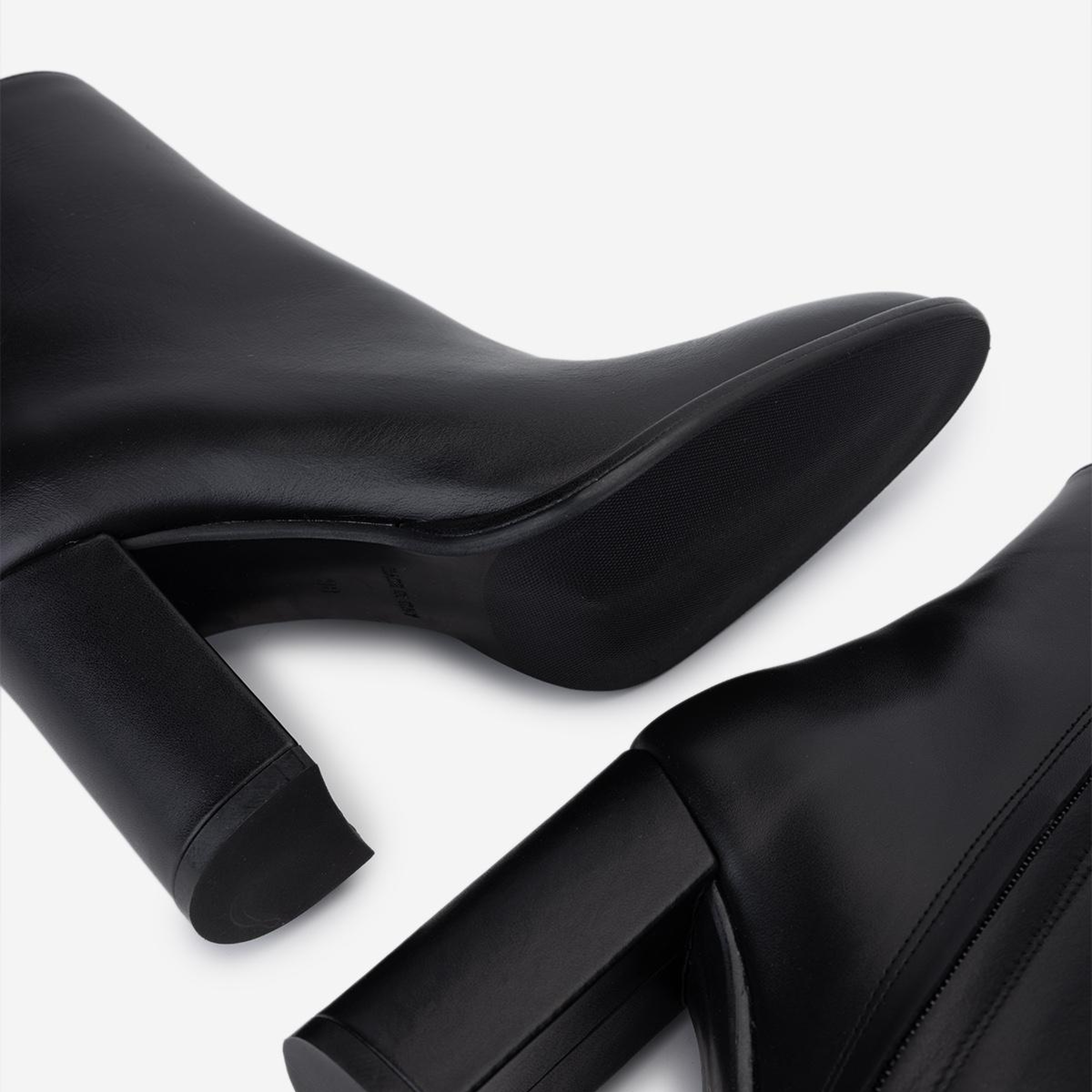 Valmenti Kadın Hakiki Deri Siyah Topuklu Bot