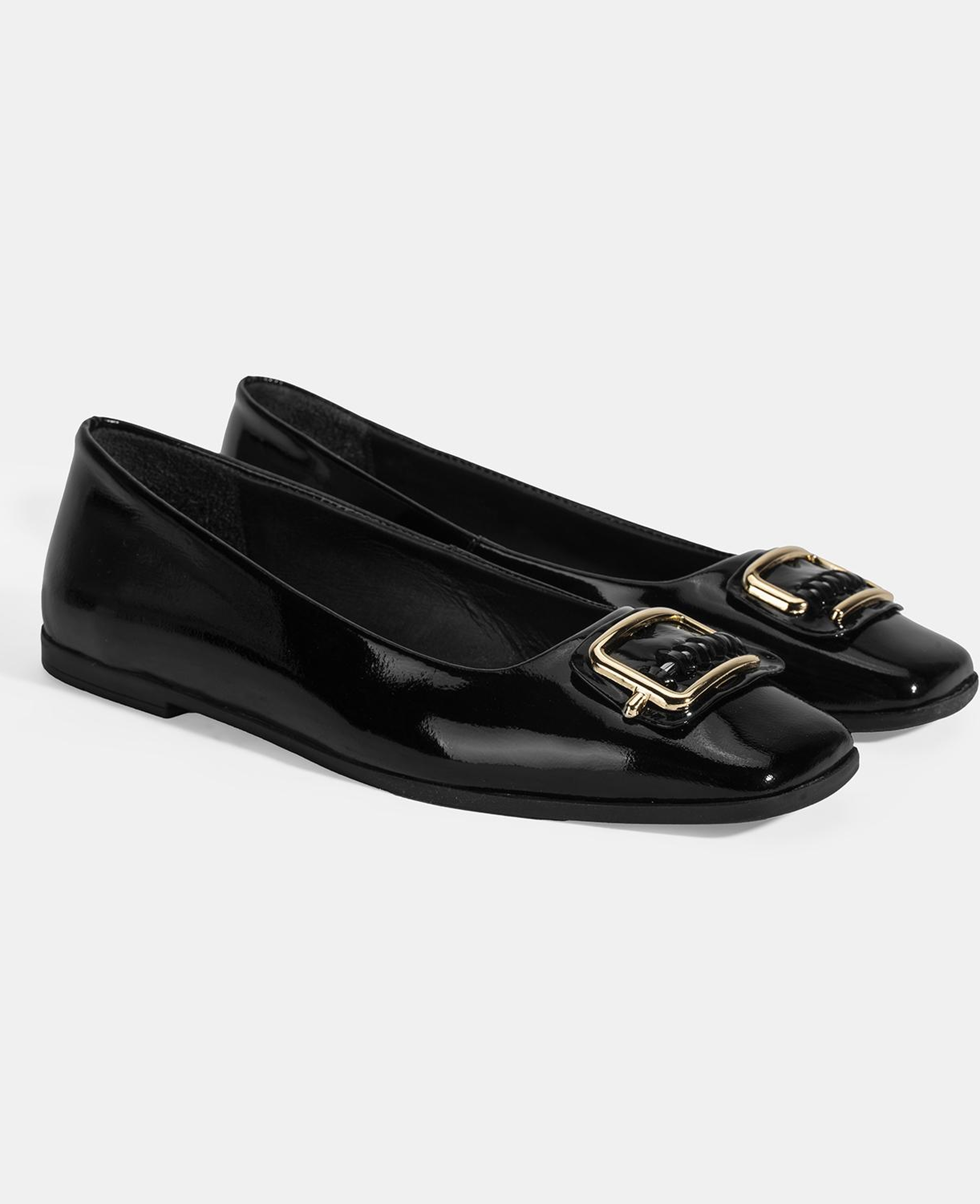 Kadın Siyah Metal Toka Aksesuarlı Rugan Babet