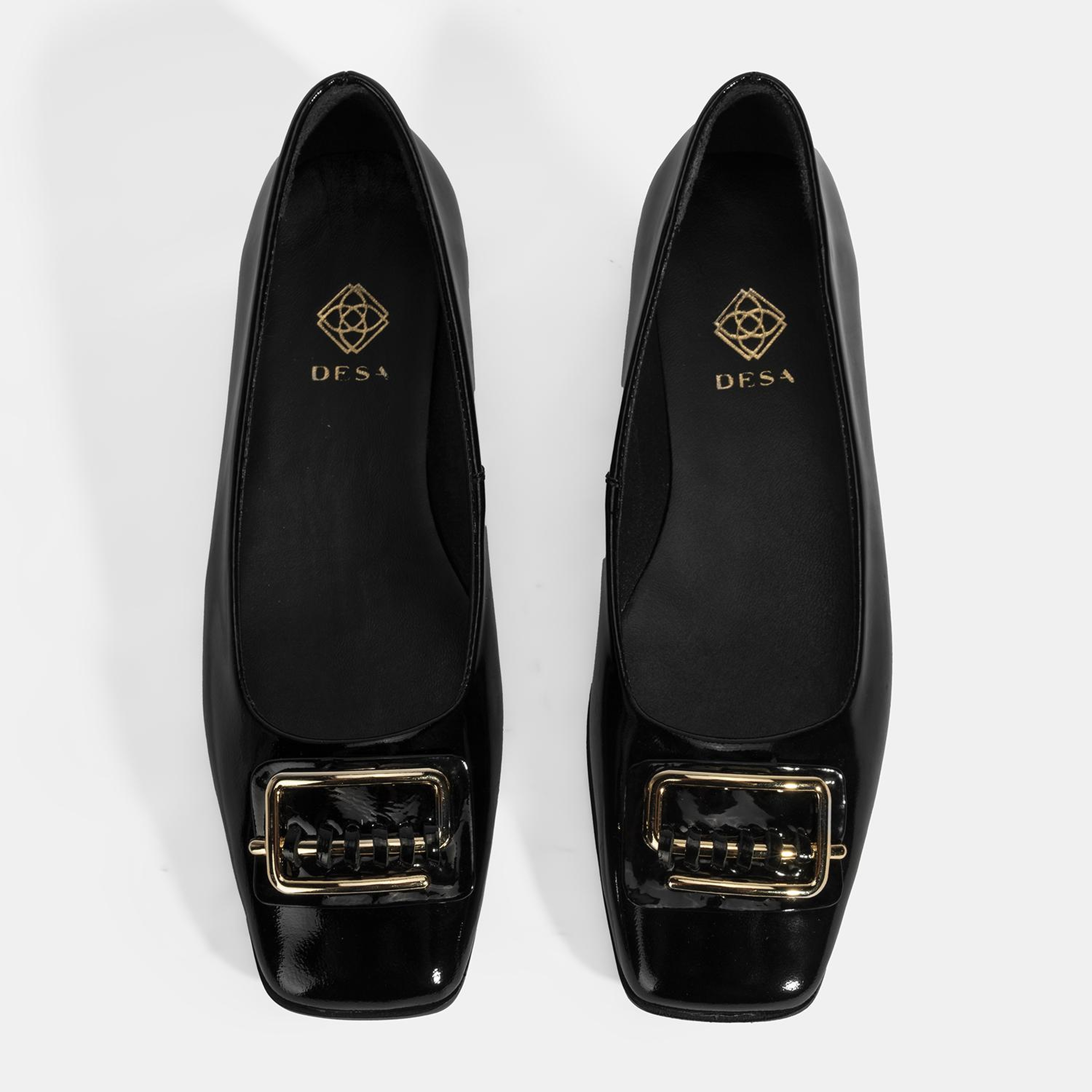 Kadın Siyah Metal Toka Aksesuarlı Rugan Babet