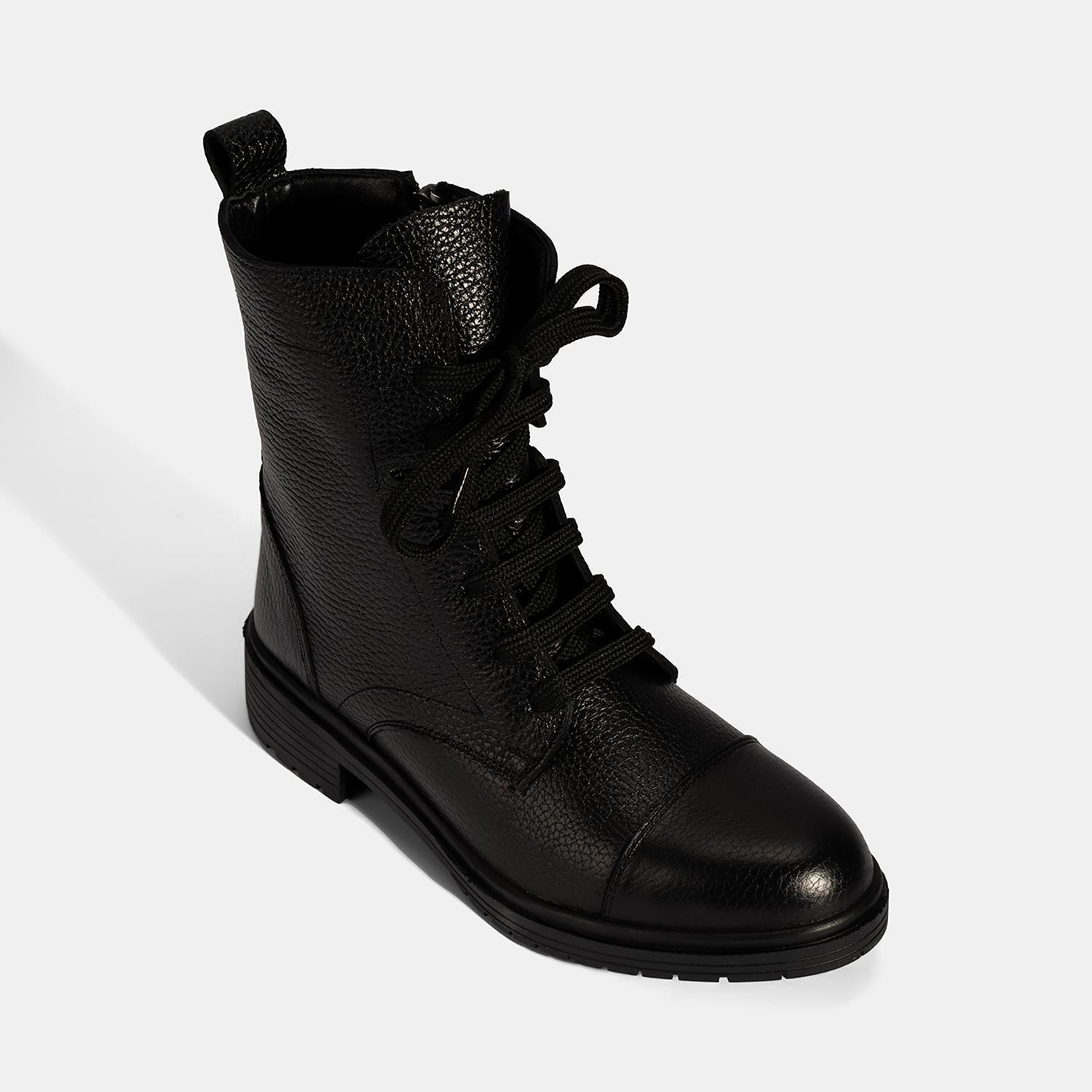 Kadın Siyah Bağcıklı Deri Postal Bot