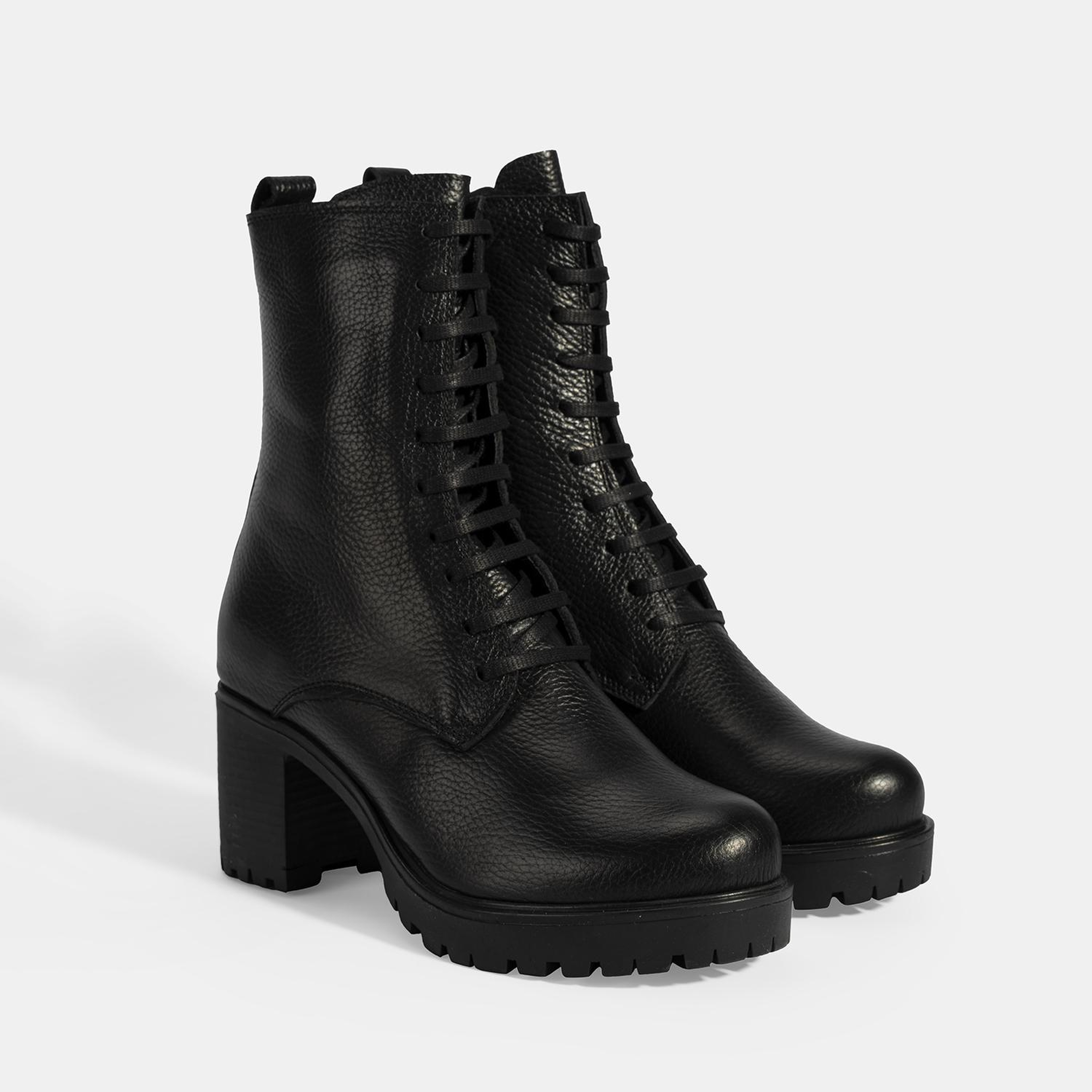 Kadın Siyah Bağcıklı Kalın Topuklu Deri Bot