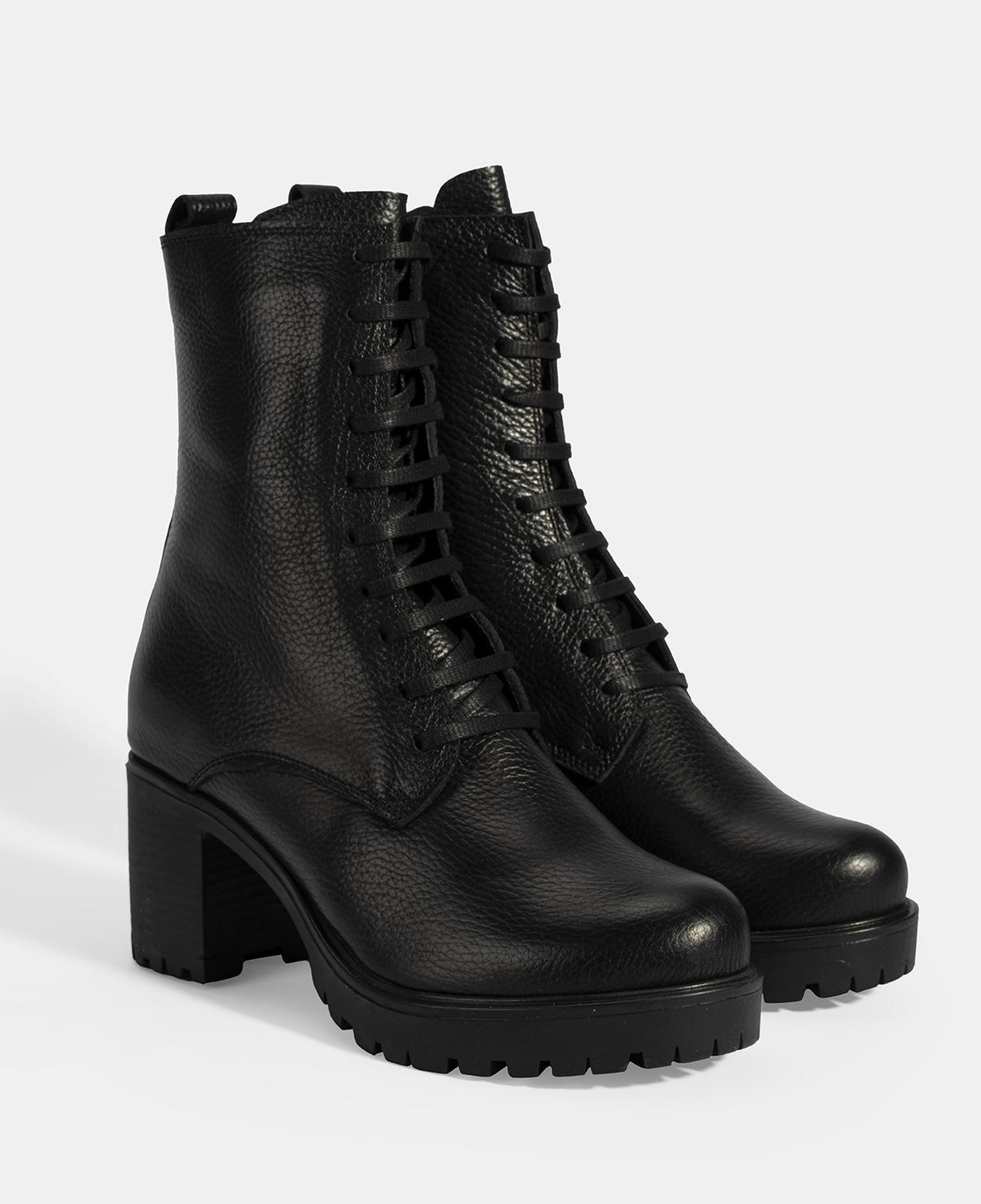 Kadın Siyah Bağcıklı Kalın Topuklu Deri Bot