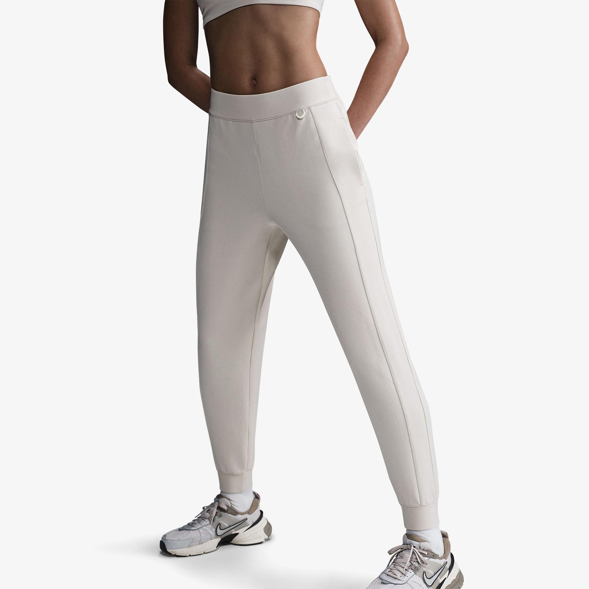 Nike Dri-Fit Jogger Kadın Bej Eşofman Altı
