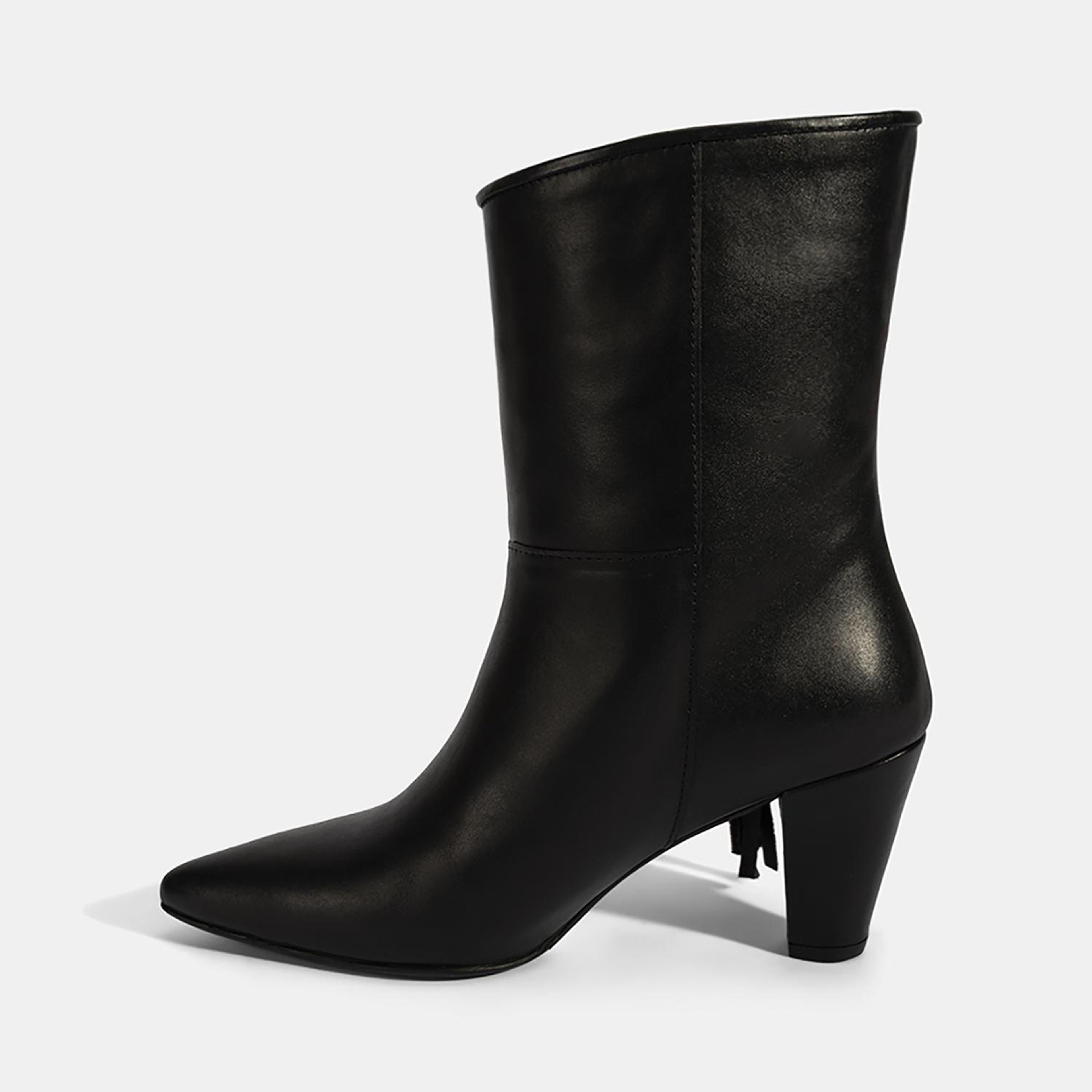 Kadın Siyah Püskül Detaylı Topuklu Deri Bot