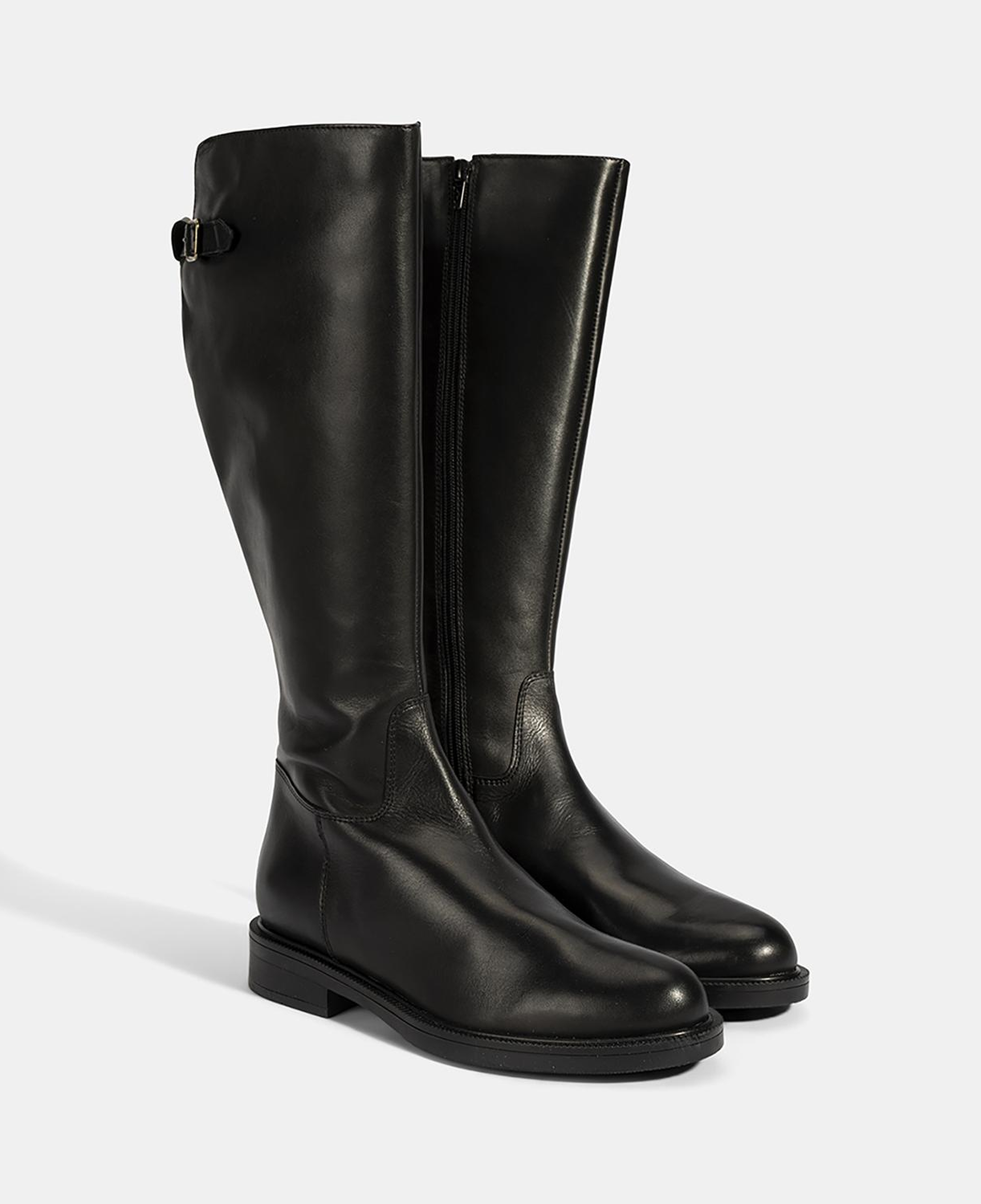 Kadın Siyah Metal Toka Detaylı Deri Çizme