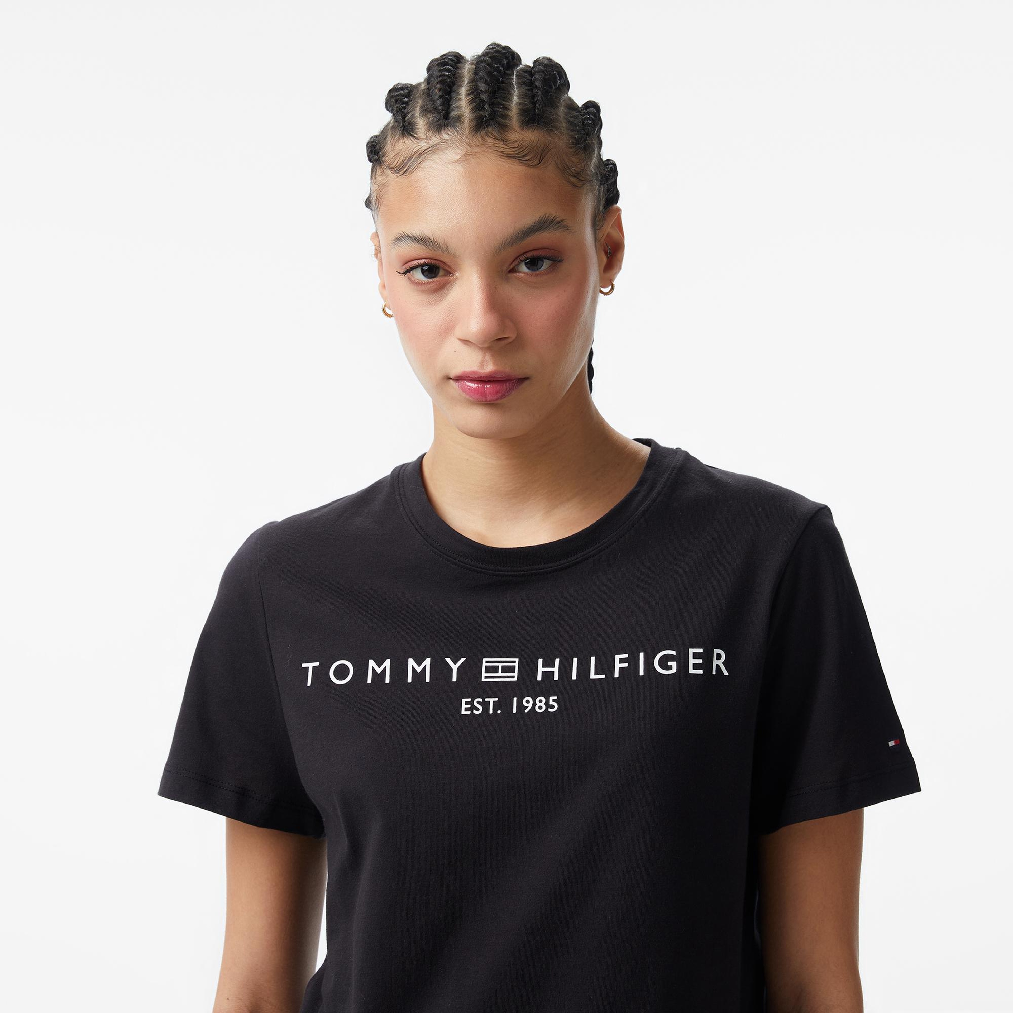 Tommy Hilfiger Corp Logo Kadın Siyah Crop T-Shirt
