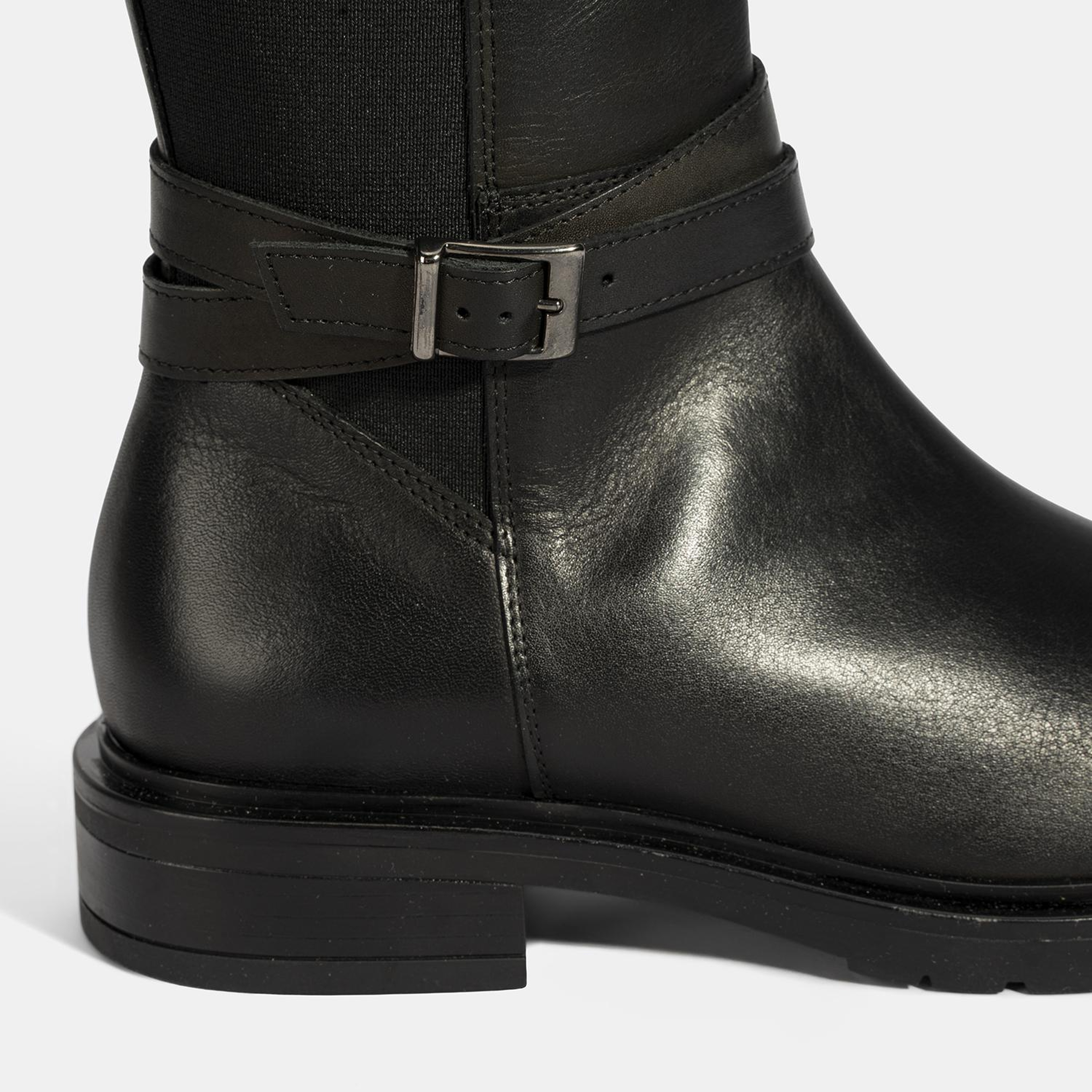 Kadın Siyah Metal Toka Detaylı Deri Çizme