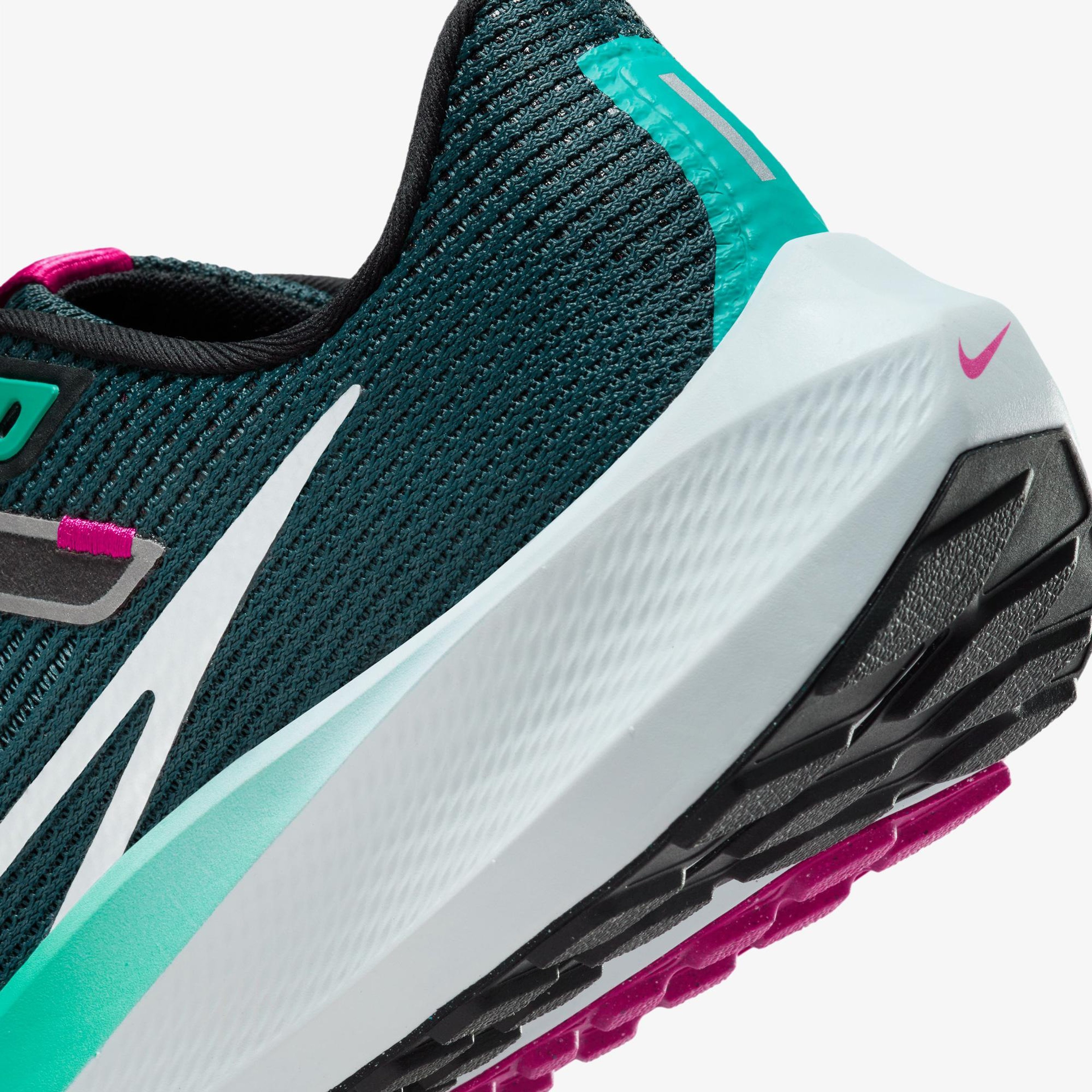 Nike Air Zoom Pegasus 40 Kadın Yeşil Spor Ayakkabı