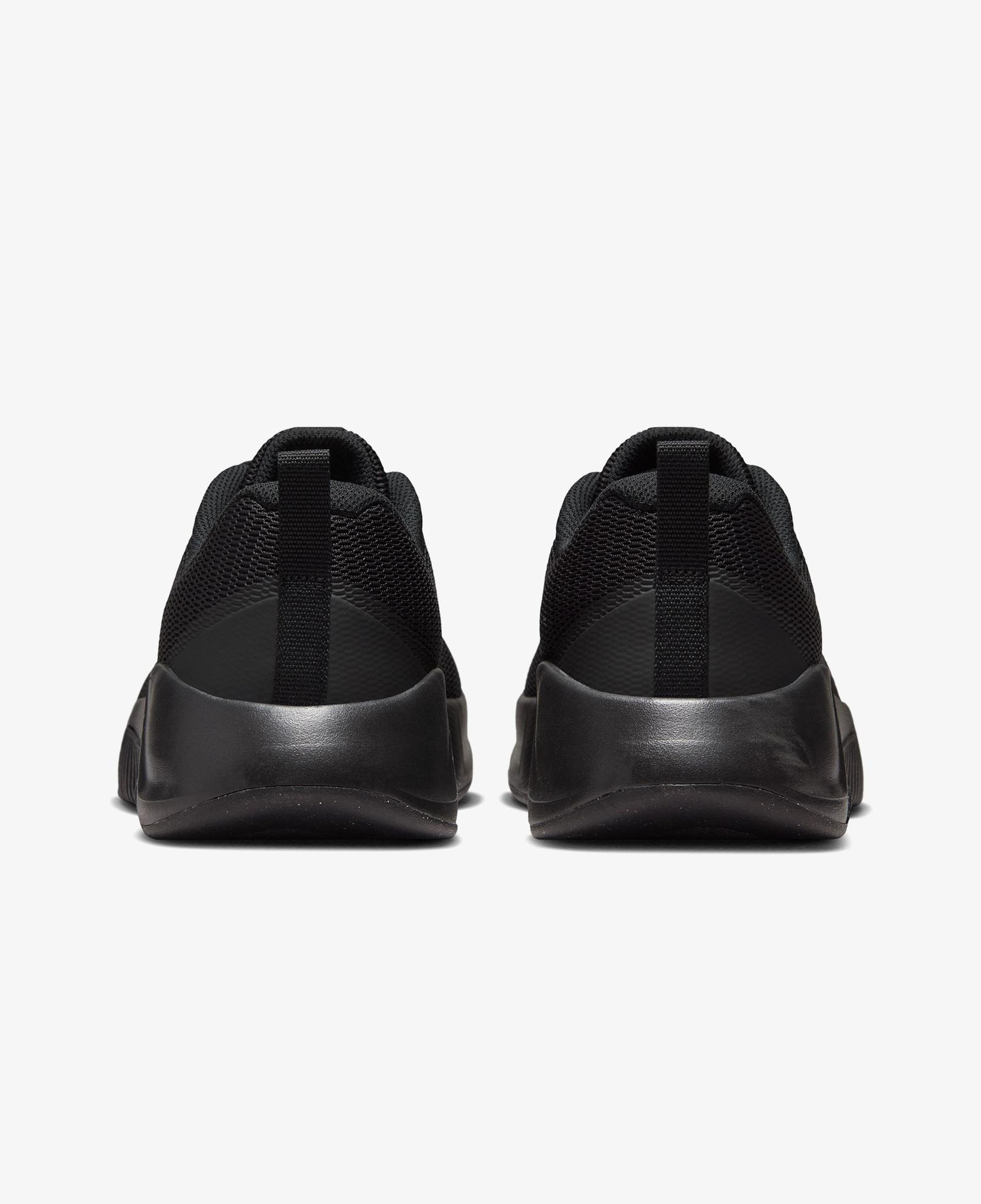 Nike MC Trainer 3 Erkek Siyah Spor Ayakkabı