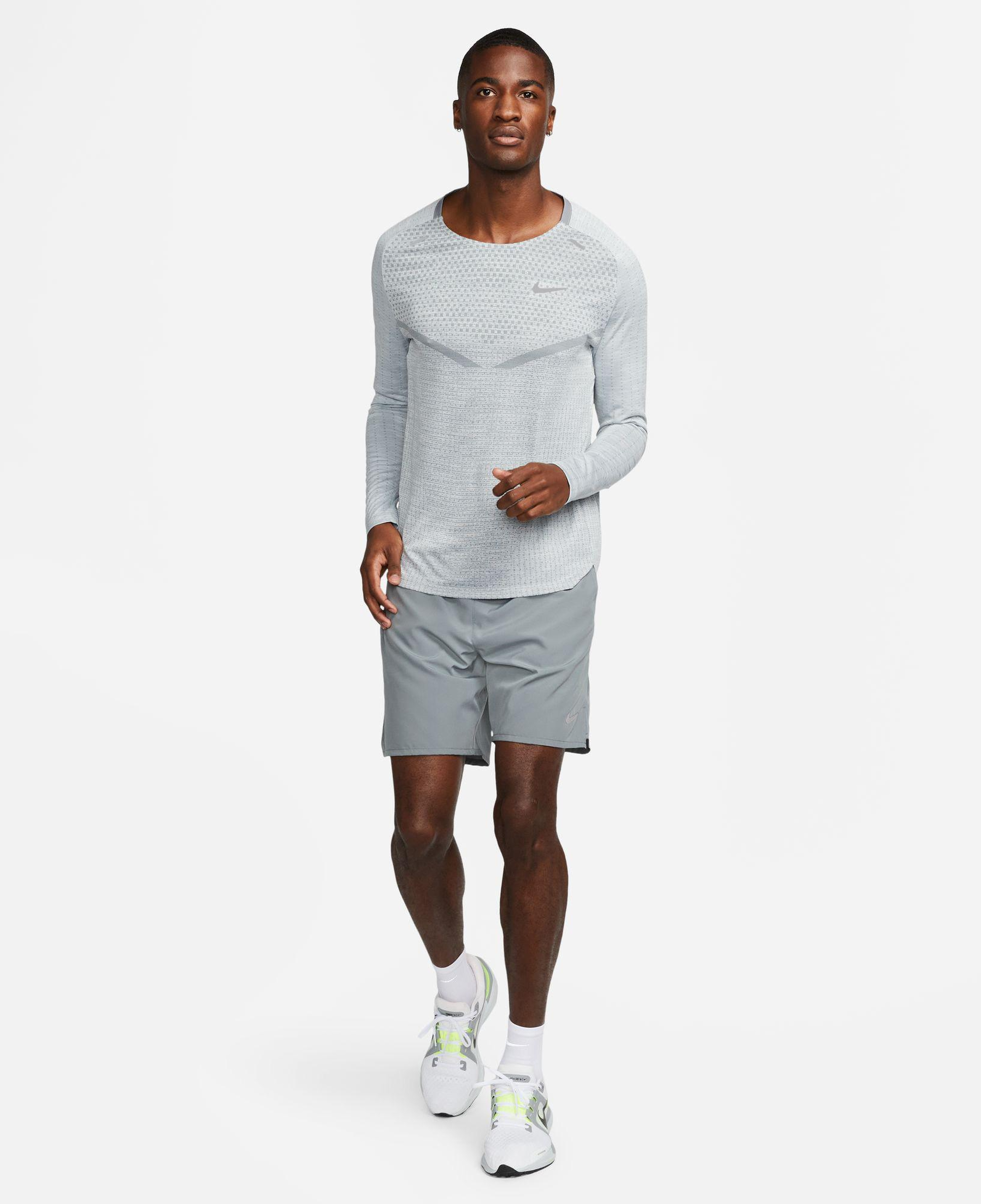 Nike Dri-Fit Challenger 18 cm Erkek Gri Şort