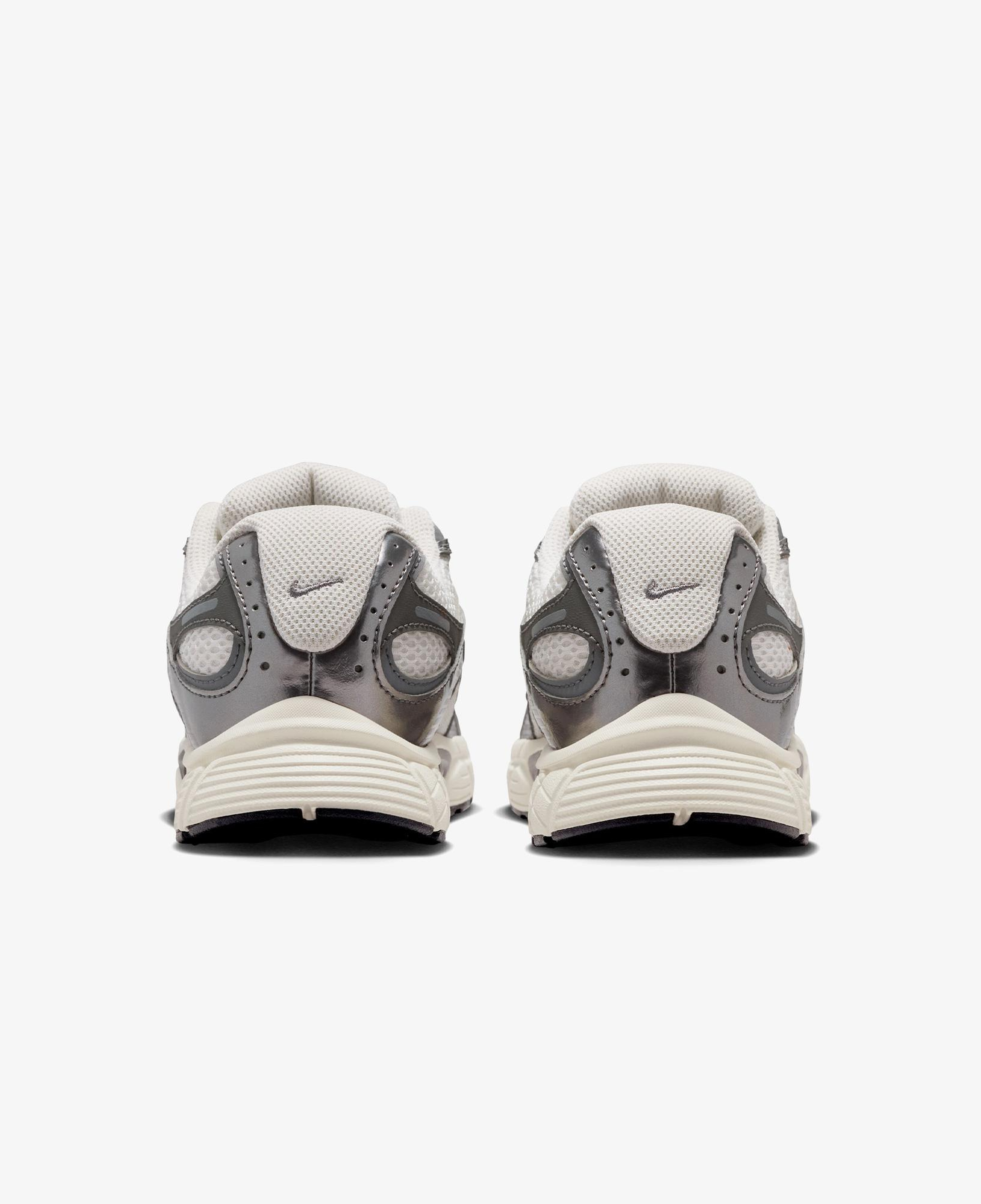 Nike V5 RNR Gri Spor Ayakkabı