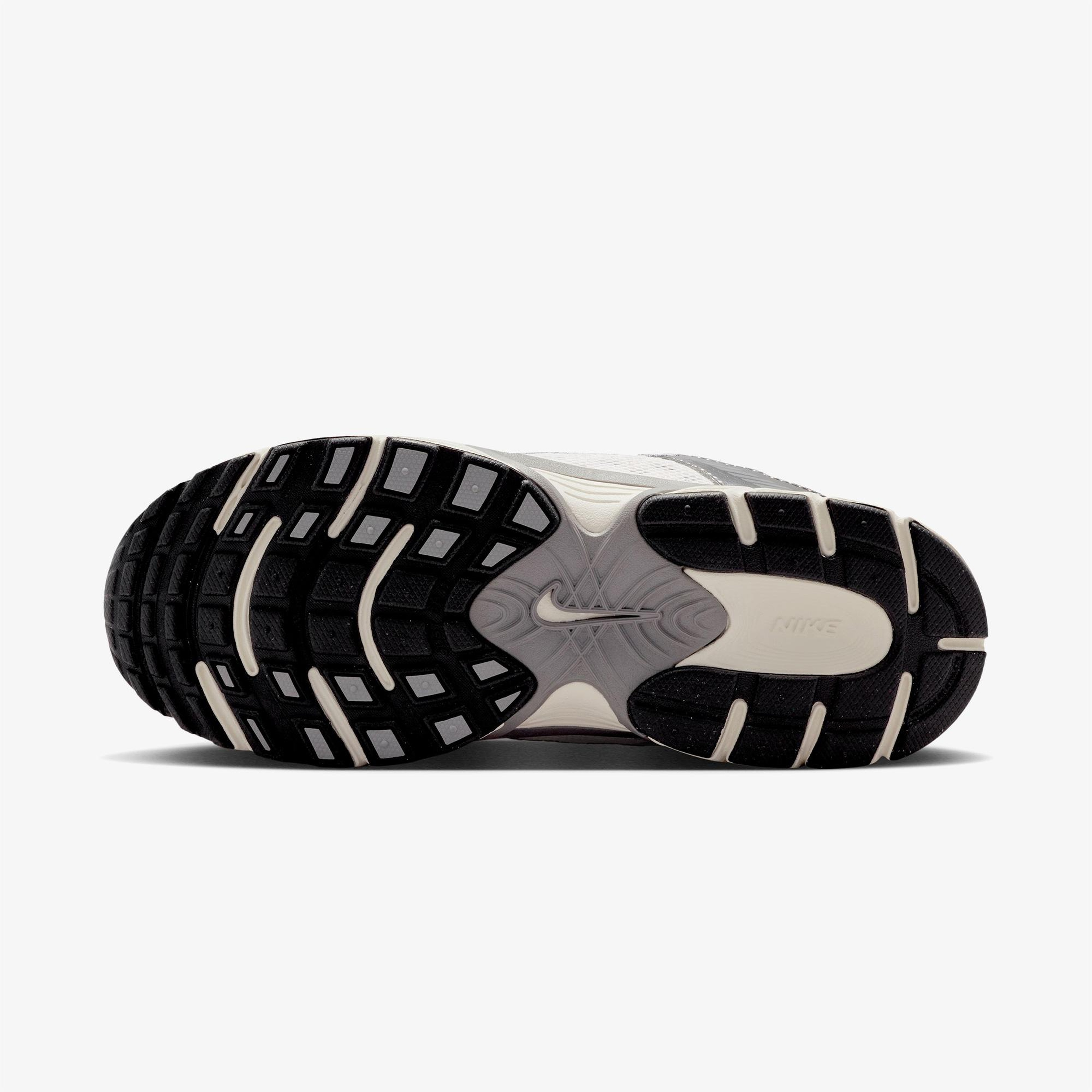 Nike V5 RNR Gri Spor Ayakkabı