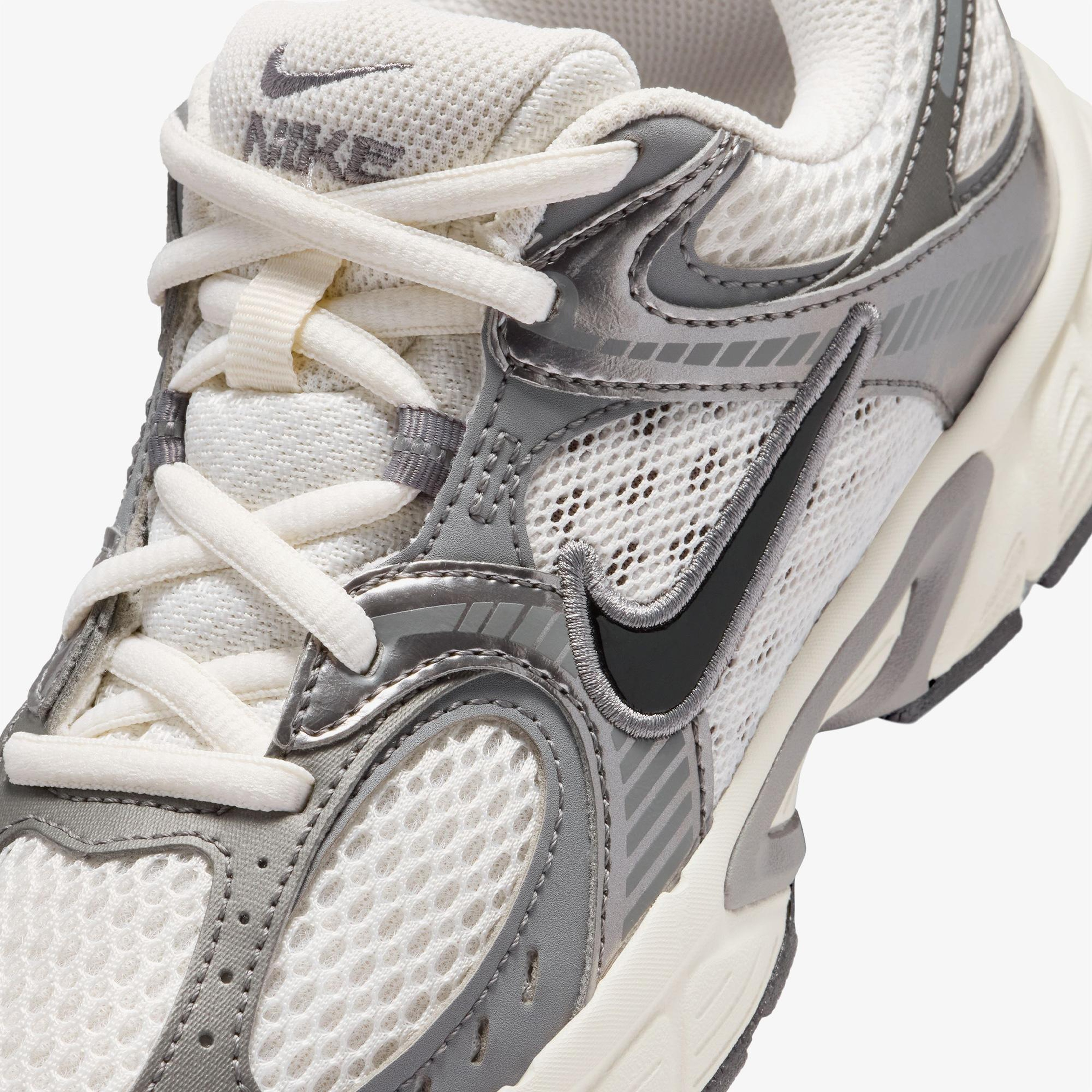 Nike V5 RNR Gri Spor Ayakkabı