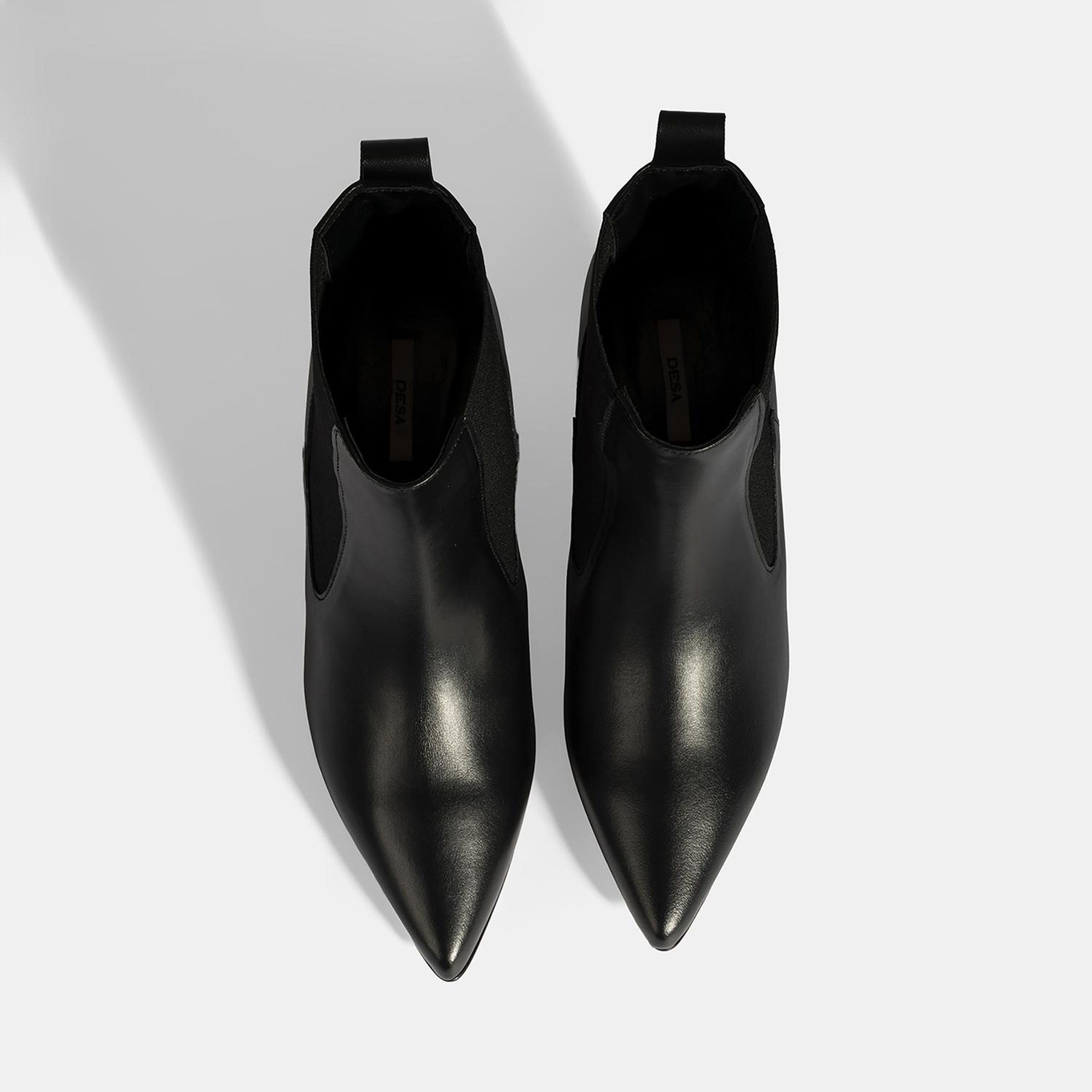 Kadın Siyah Lastikli İnce Topuklu Deri Bot