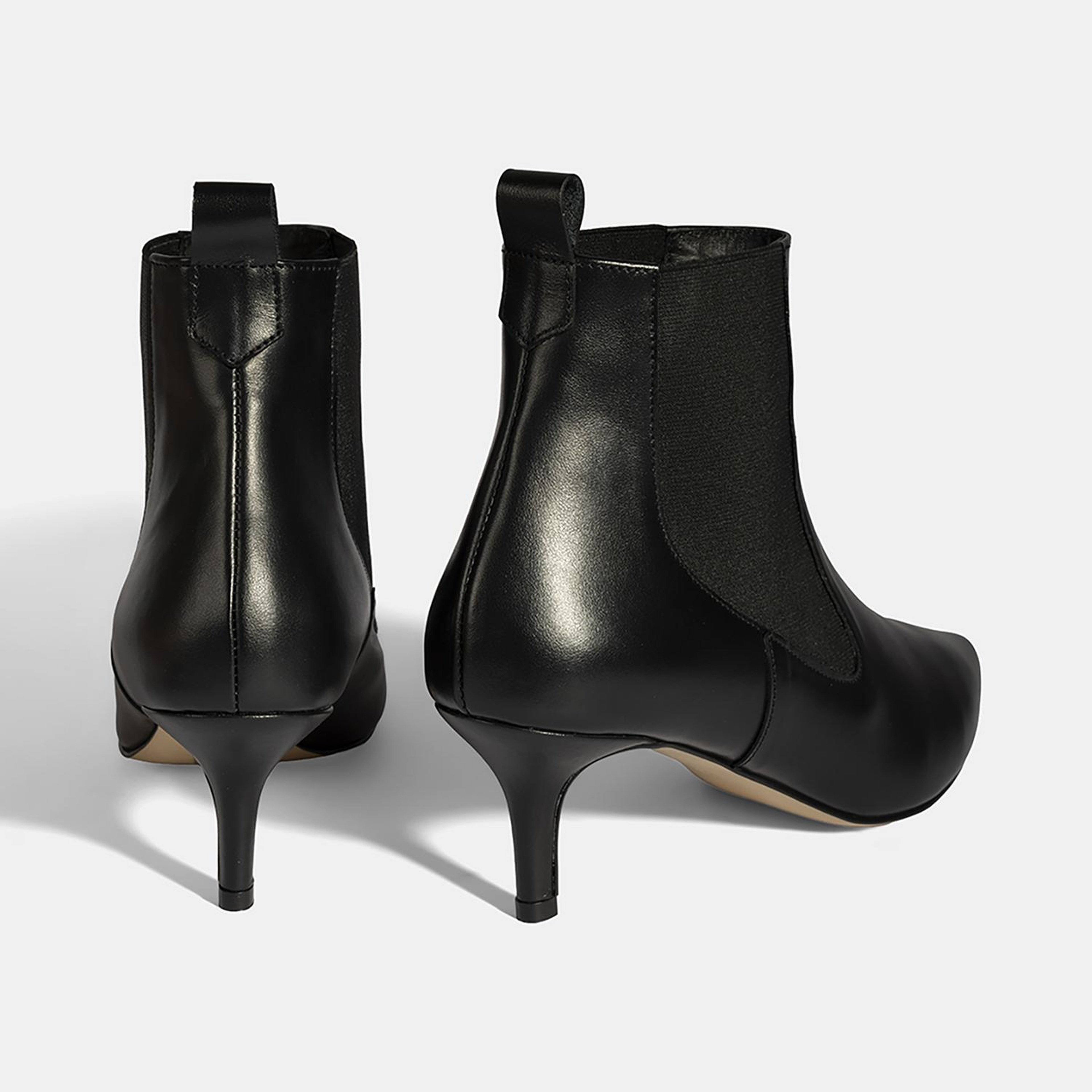 Kadın Siyah Lastikli İnce Topuklu Deri Bot