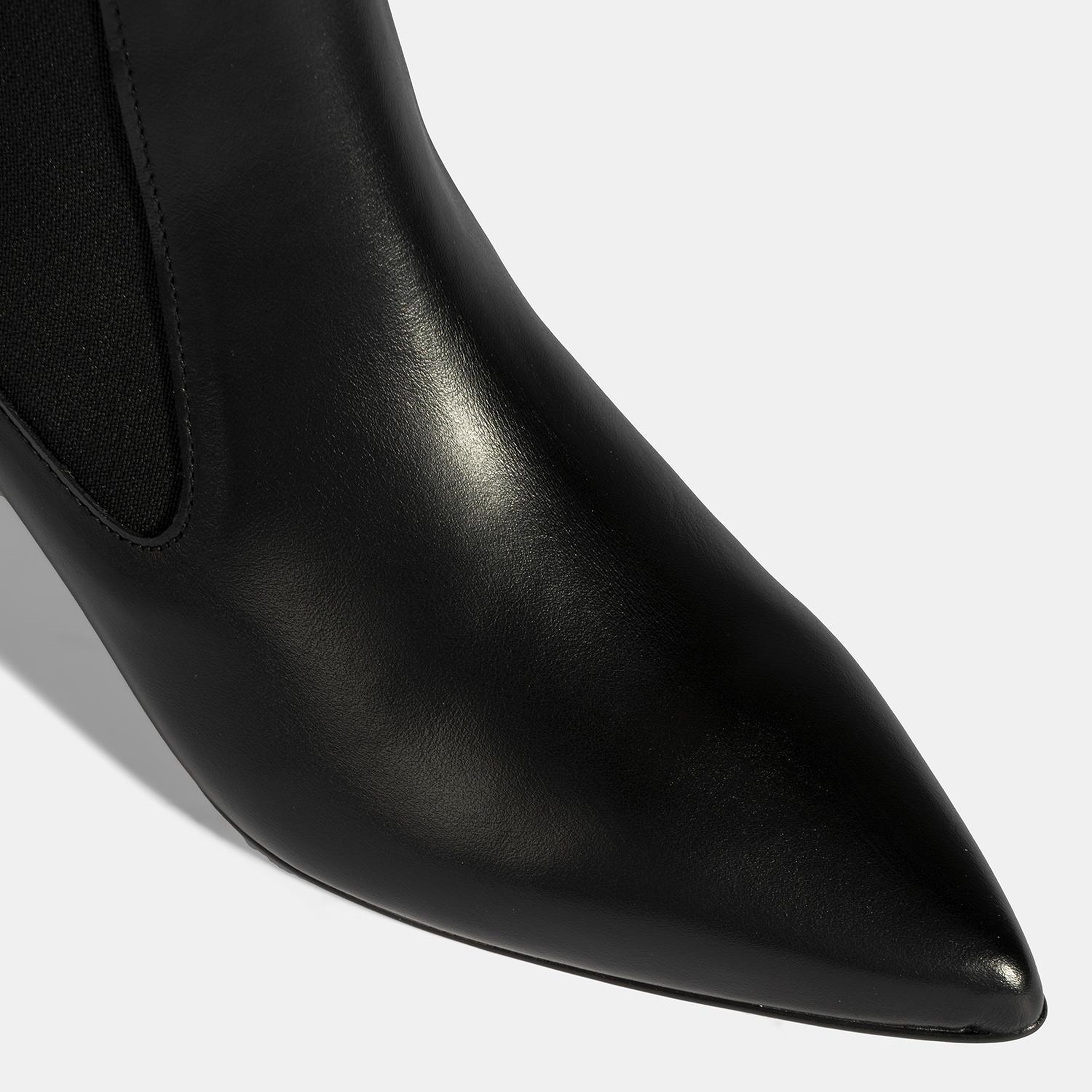 Kadın Siyah Lastikli İnce Topuklu Deri Bot