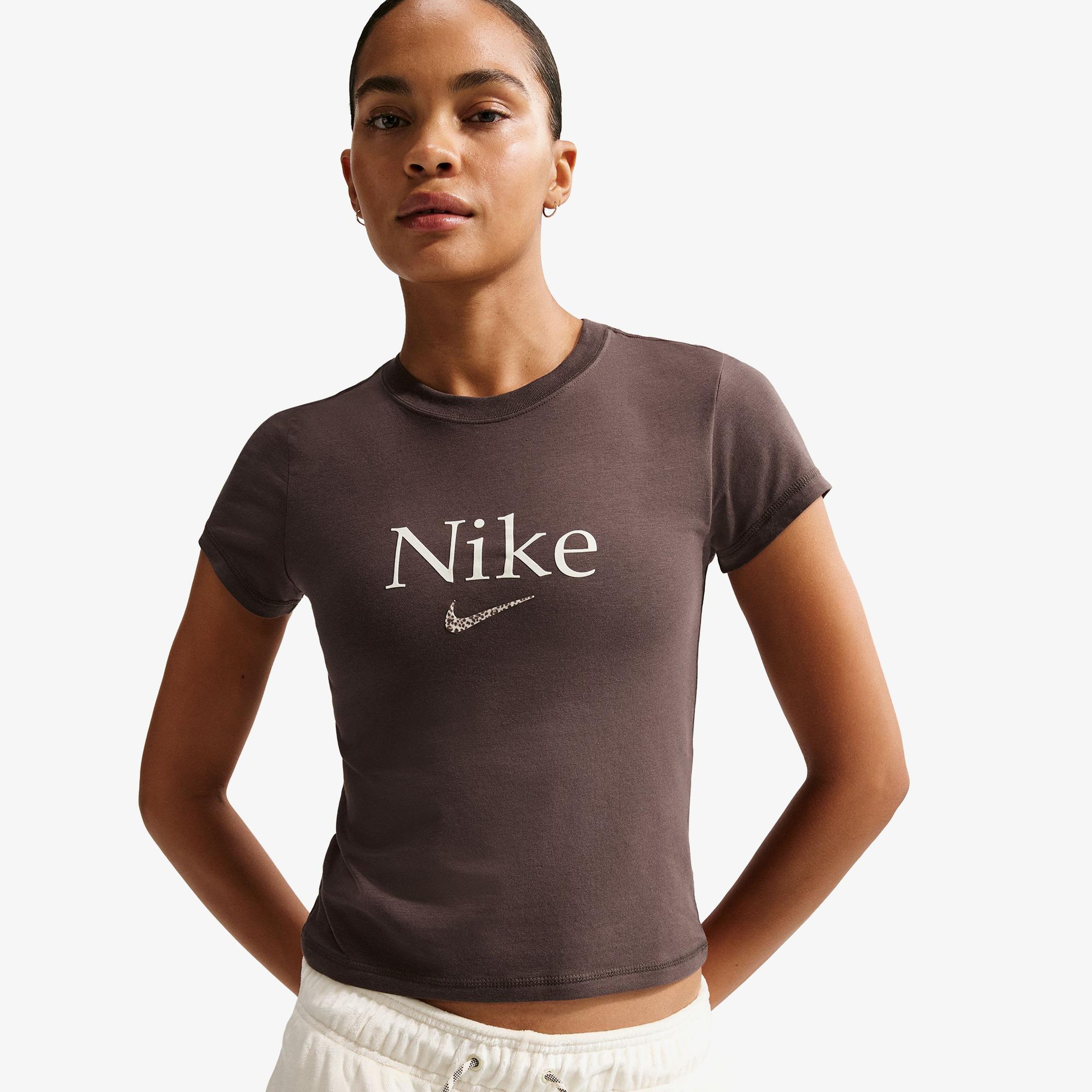 Nike Sportswear Kadın Kahverengi Crop T-Shirt