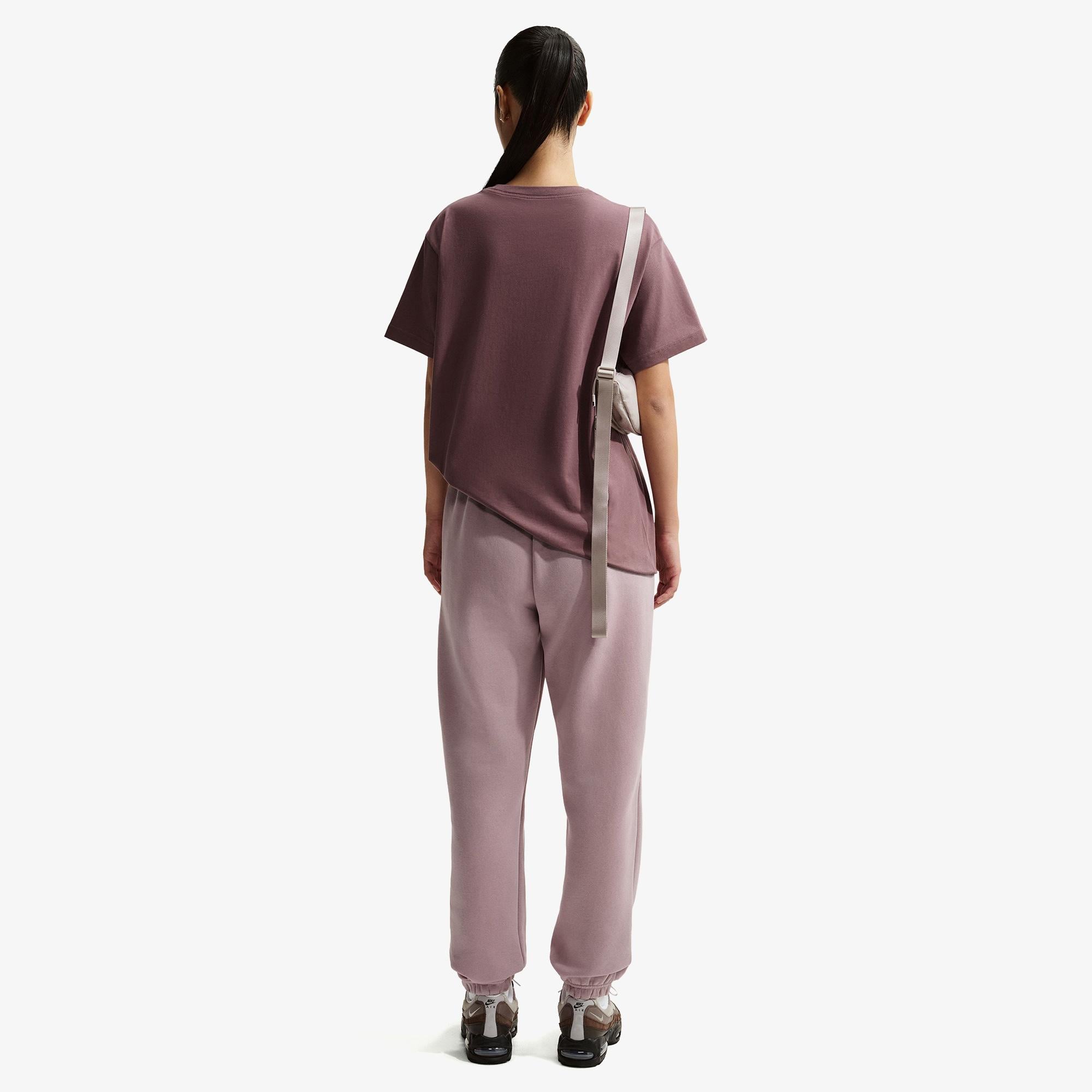 Nike Sportswear Classic Kadın Kahverengi T-Shirt