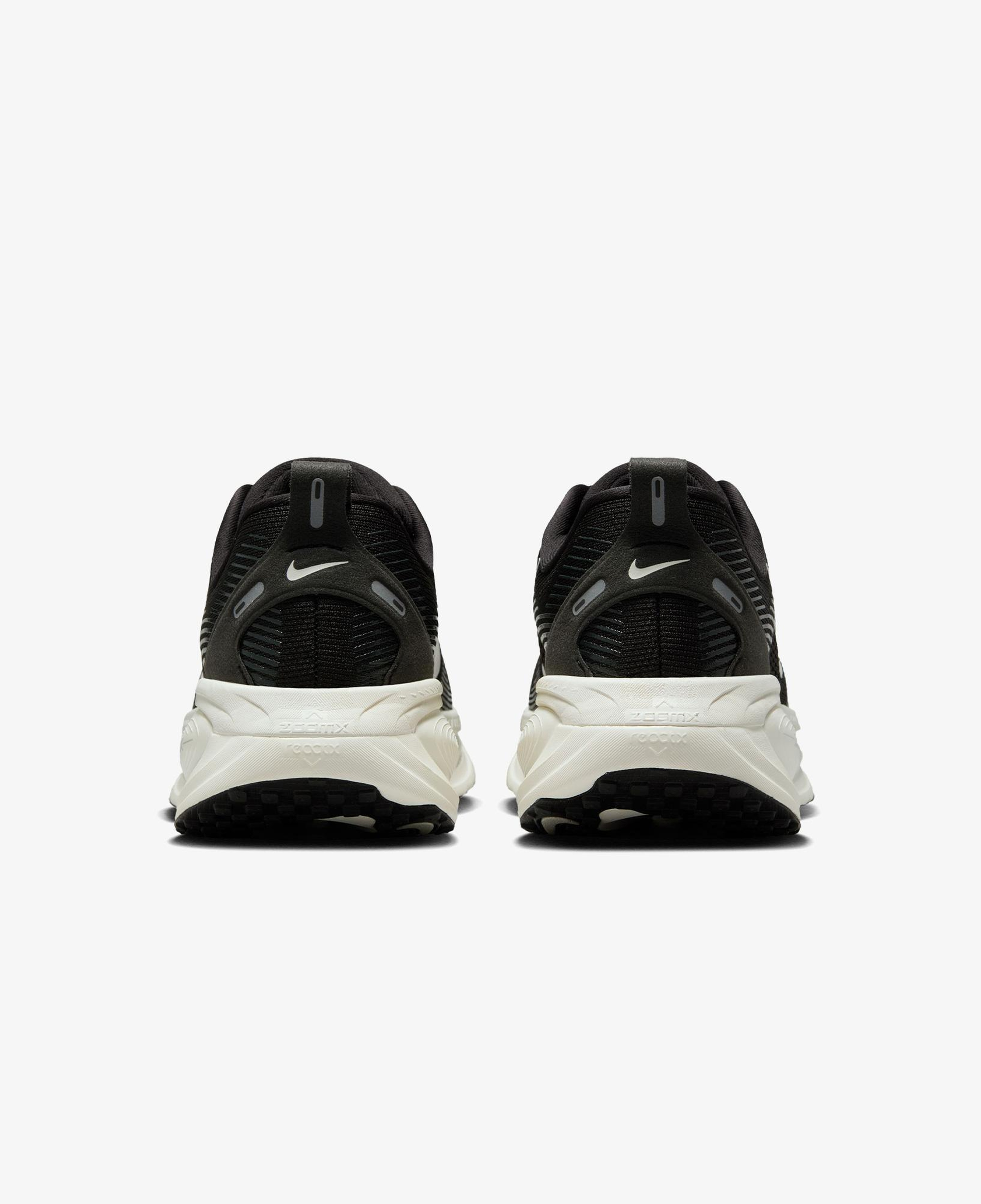 Nike Vomero 18 Kadın Siyah Koşu Ayakkabısı