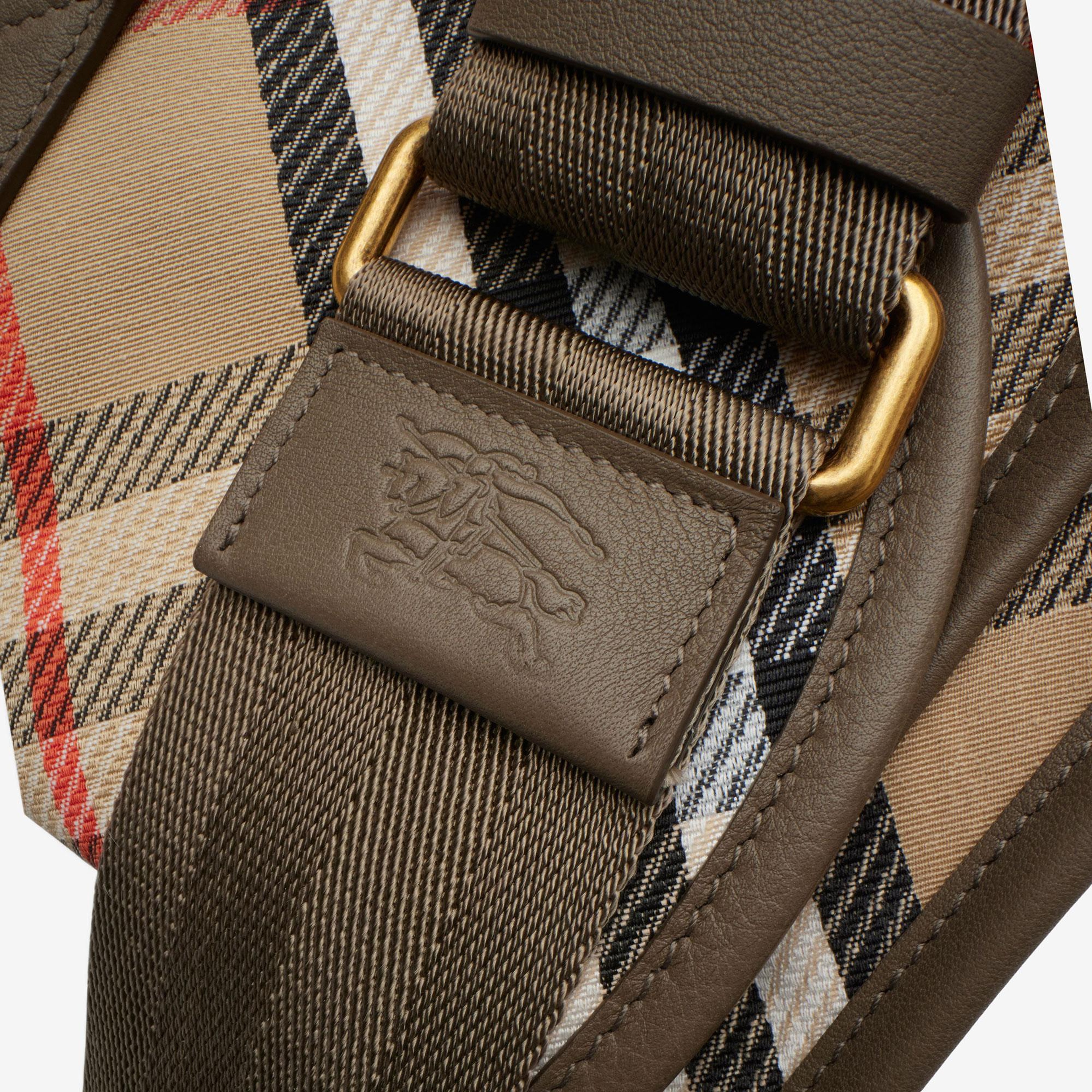 Burberry Small B Clip Messenger Kadın Bej El Çantası