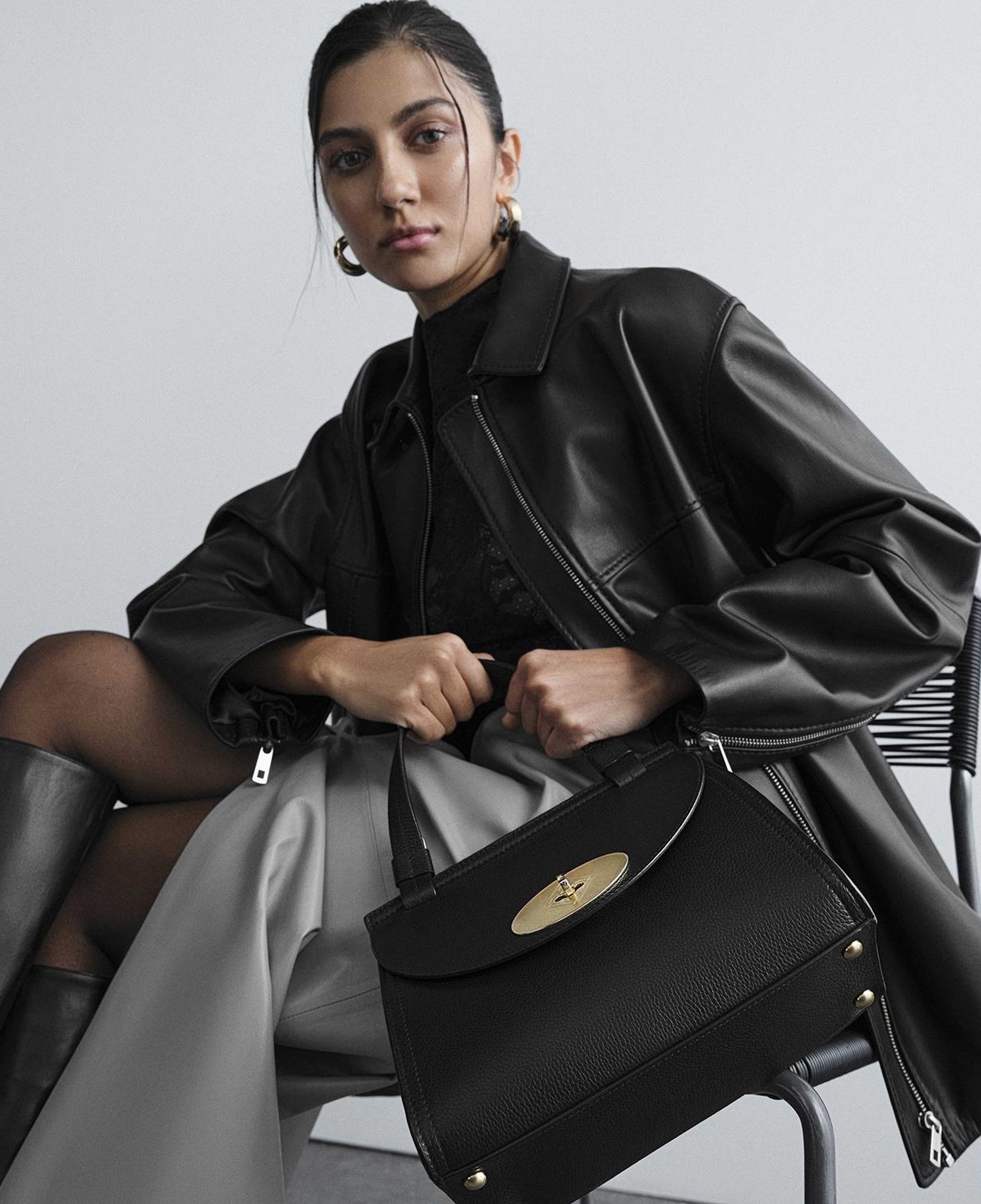 Kadın Siyah Omuz Askılı Deri El Çantası