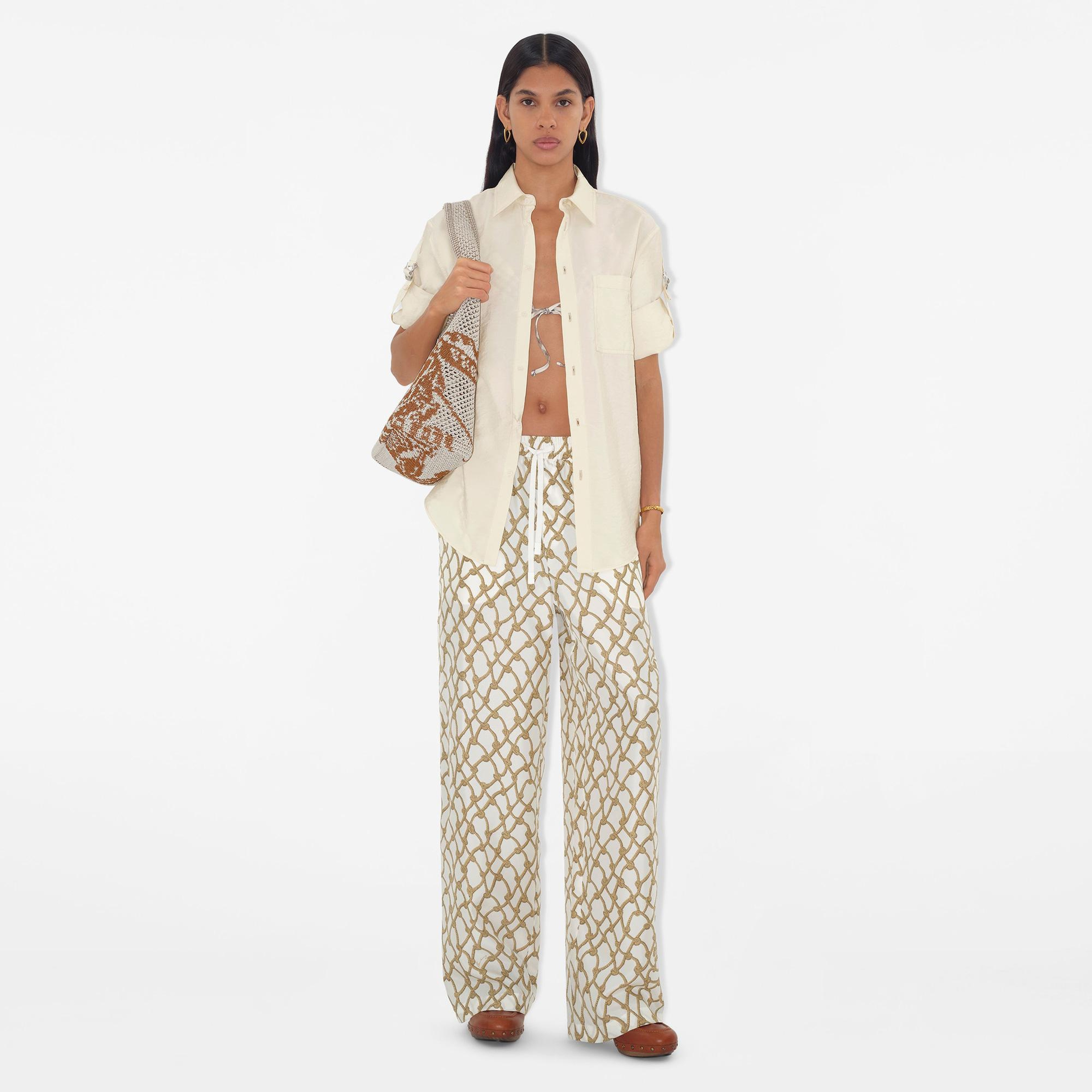 Burberry Large Crochet Kadın Krem Omuz Çantası