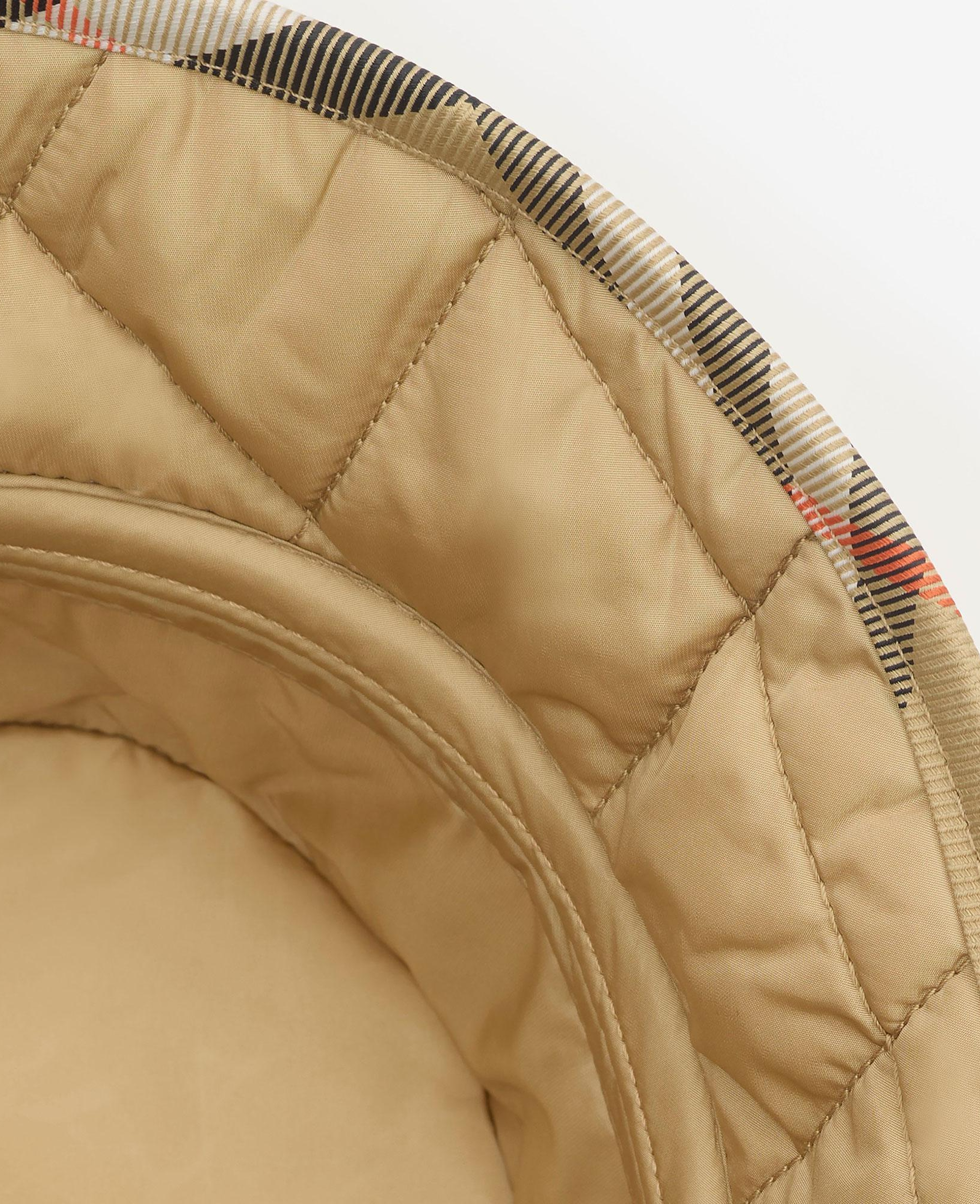 Burberry Quilted Horseshoe Bucket Erkek Bej Şapka