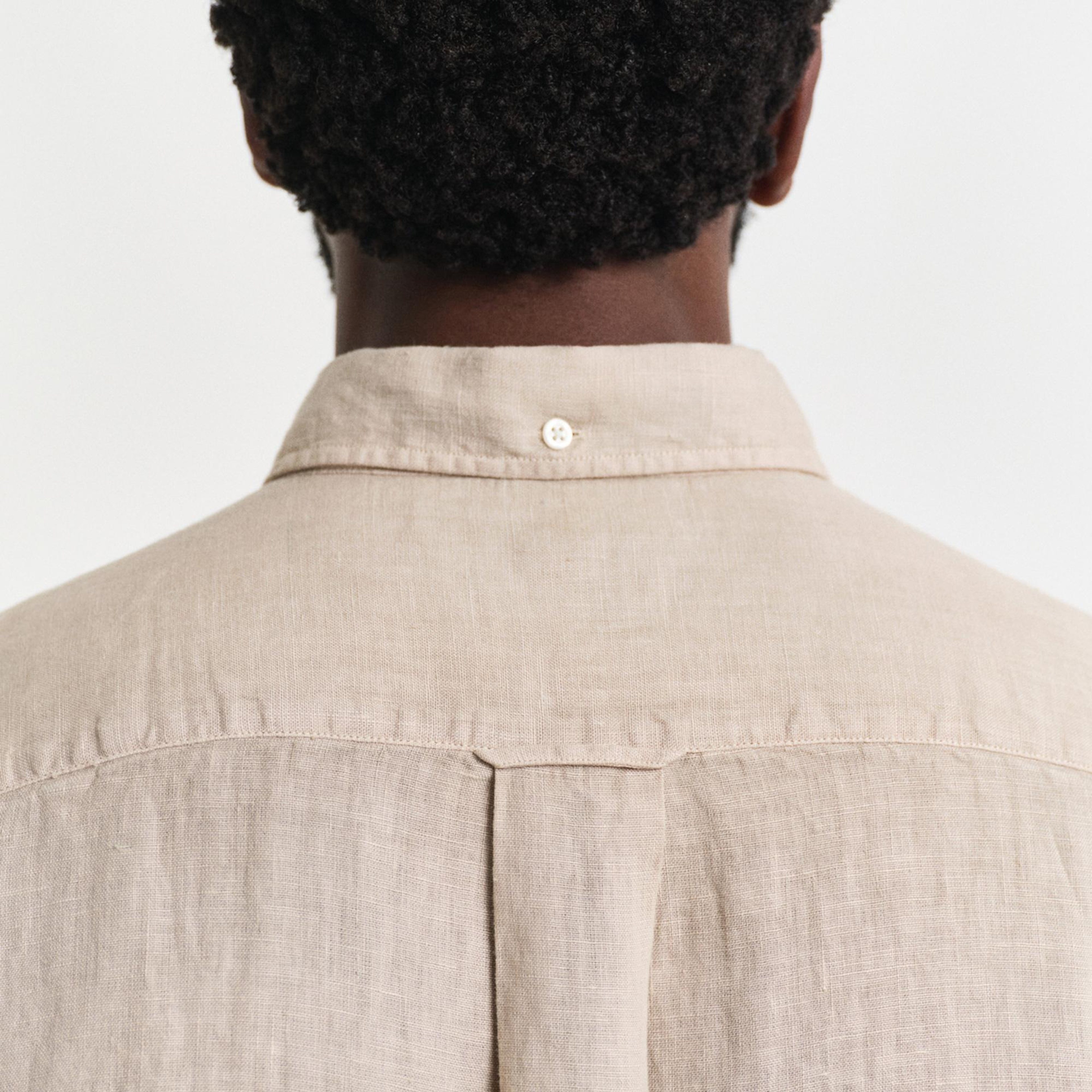 Gant Erkek Bej Regular Fit Düğmeli Yaka Keten Gömlek