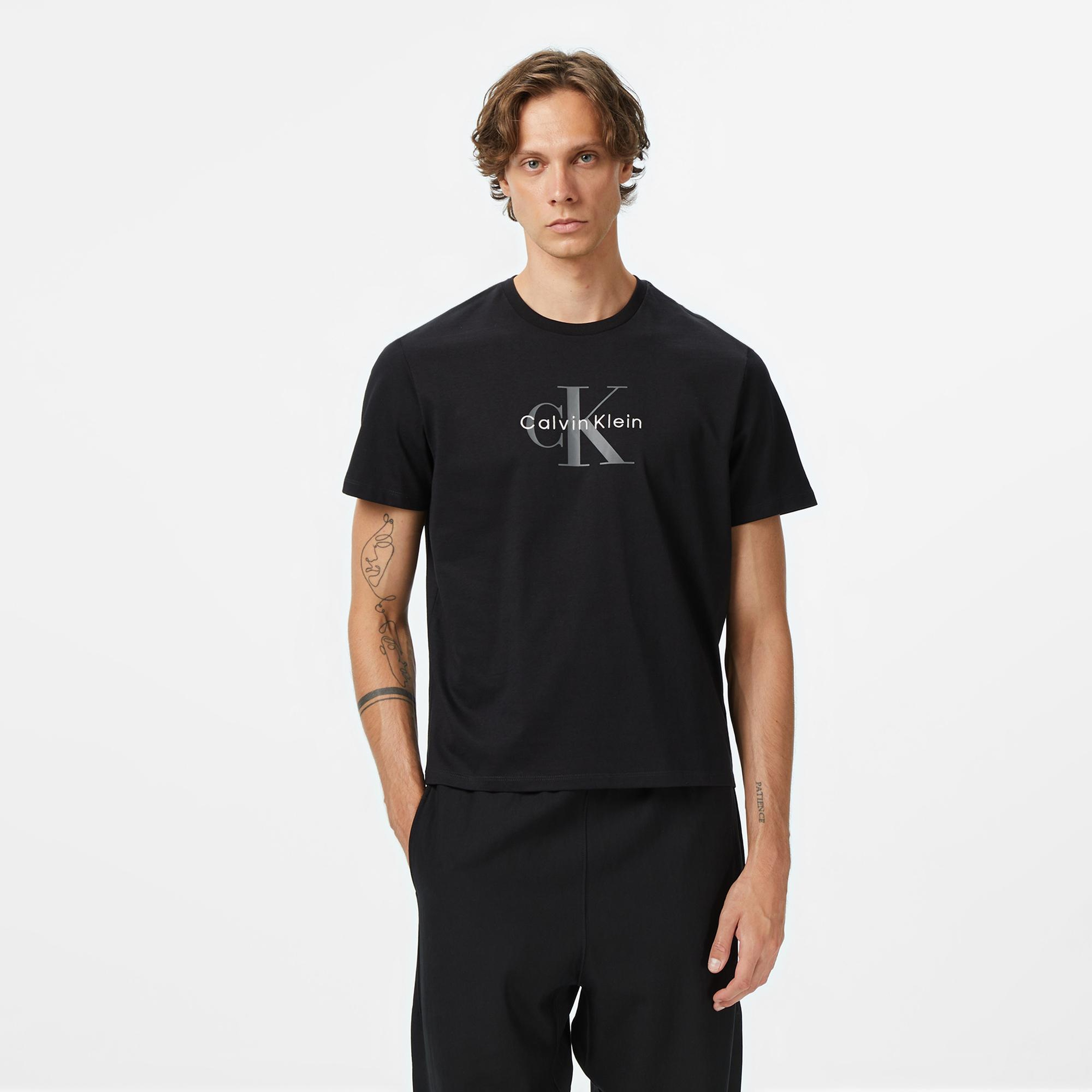 Calvin Klein Hero Monologo Erkek Siyah T-Shirt