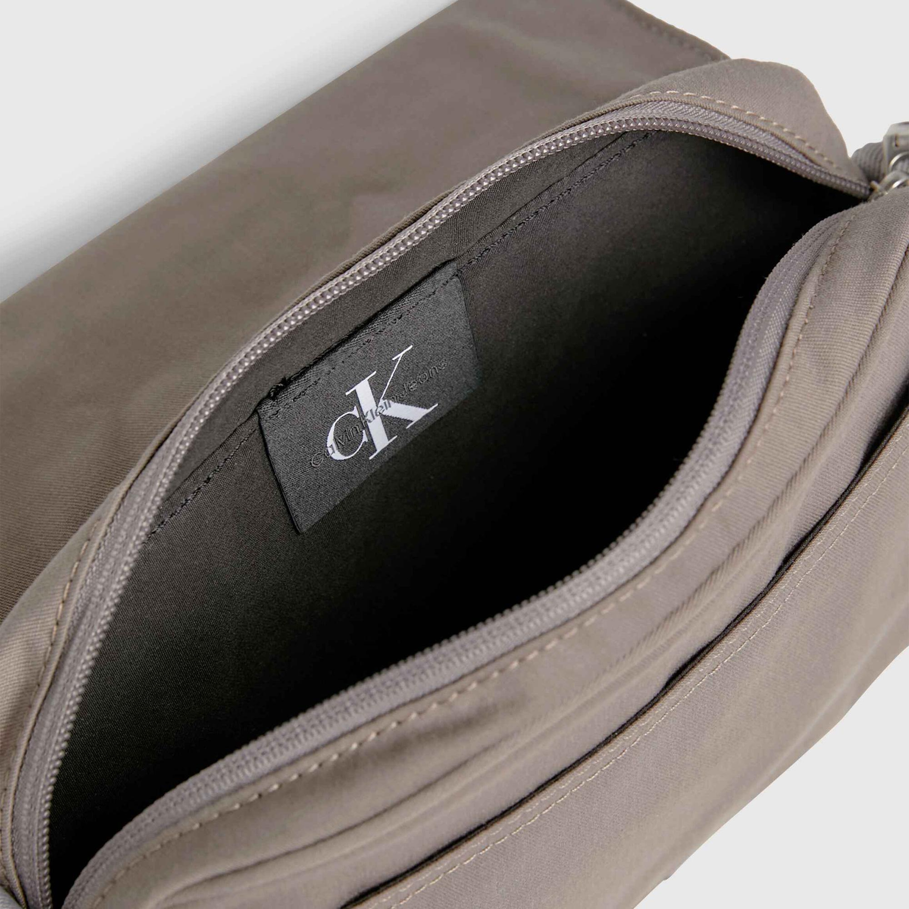 Calvin Klein Jeans Ultralight Flap Erkek Gri Omuz Çantası