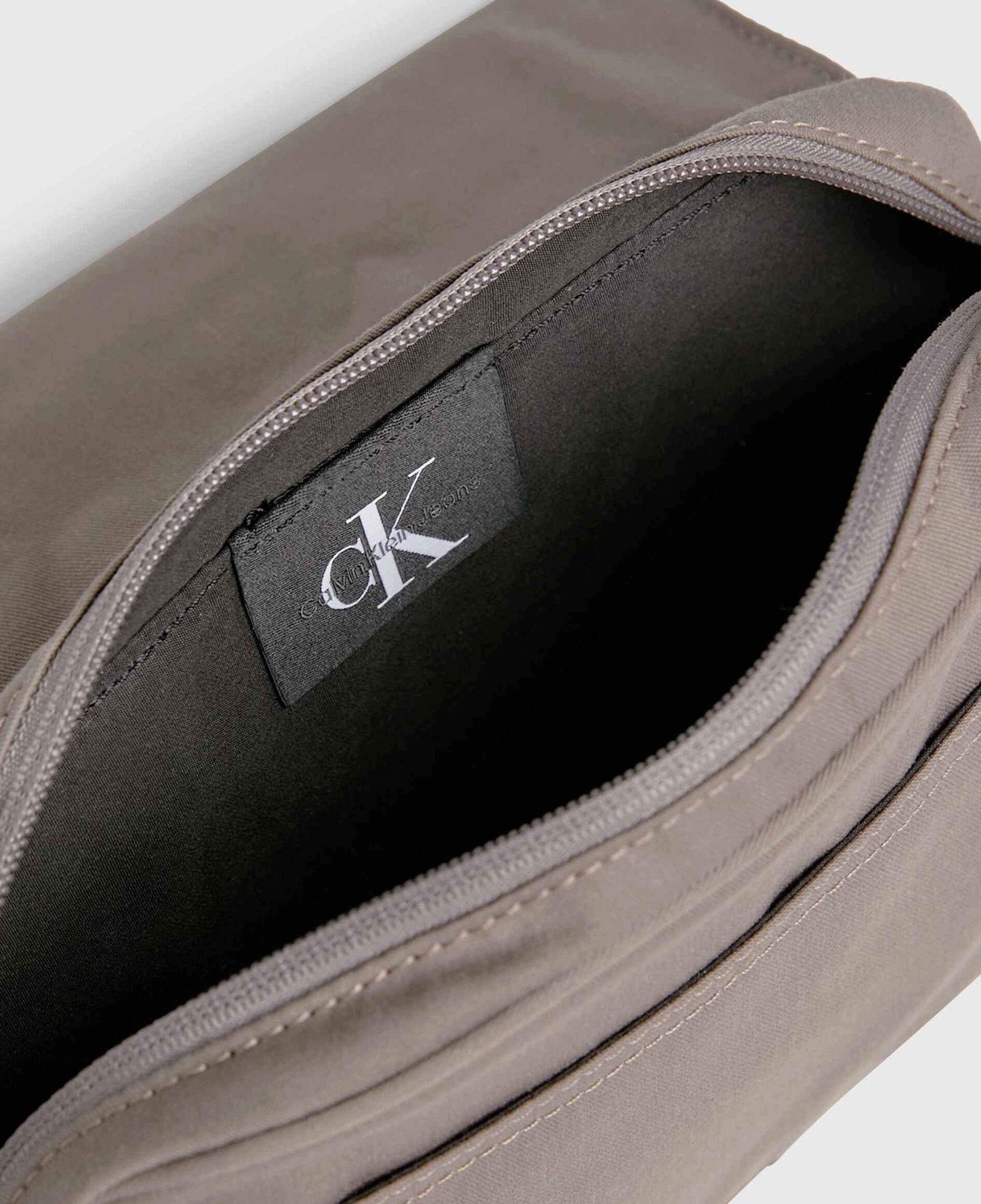 Calvin Klein Jeans Ultralight Flap Erkek Gri Omuz Çantası