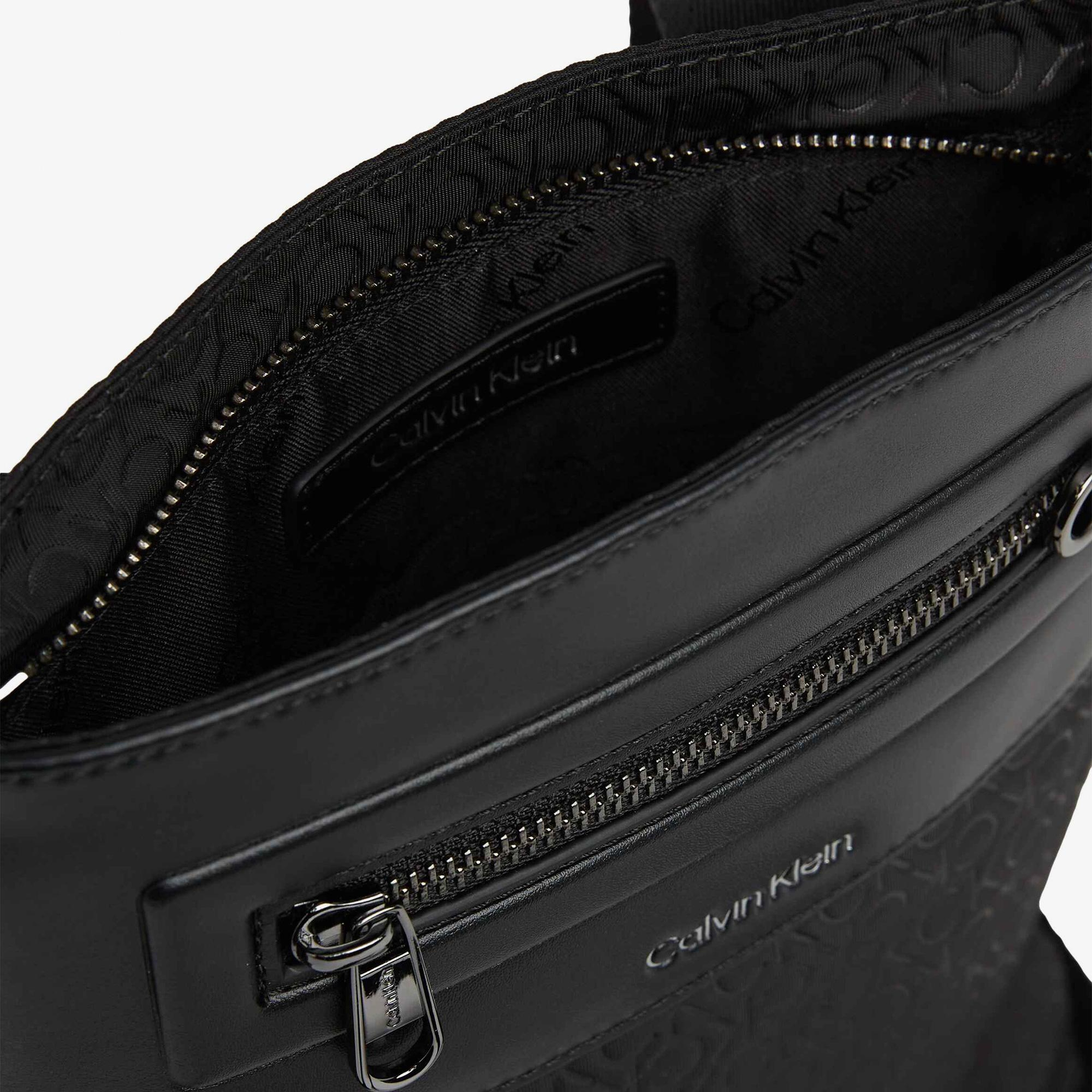 Calvin Klein Elevated Flatpack Repreve Erkek Siyah Postacı Çantası